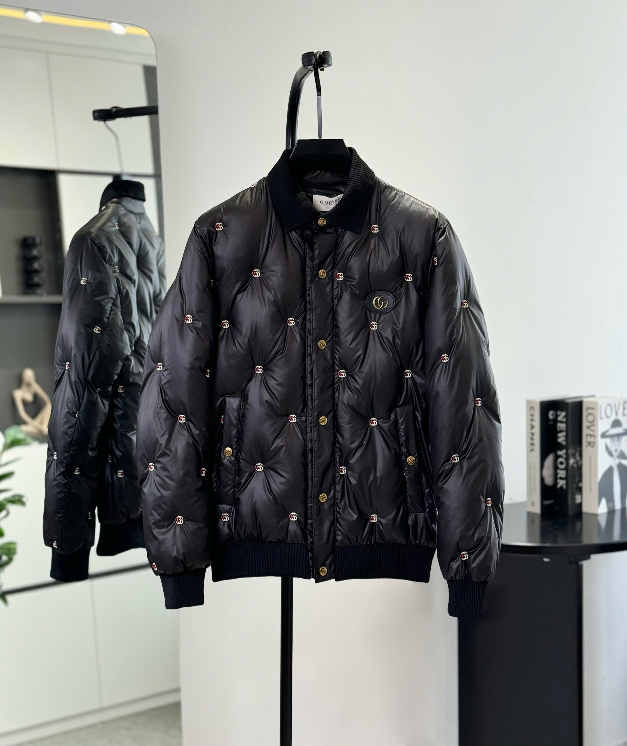 Áo phao Gucci GC cài khuy cổ bẻ logo thêu full Like Auth M-XXL DDT