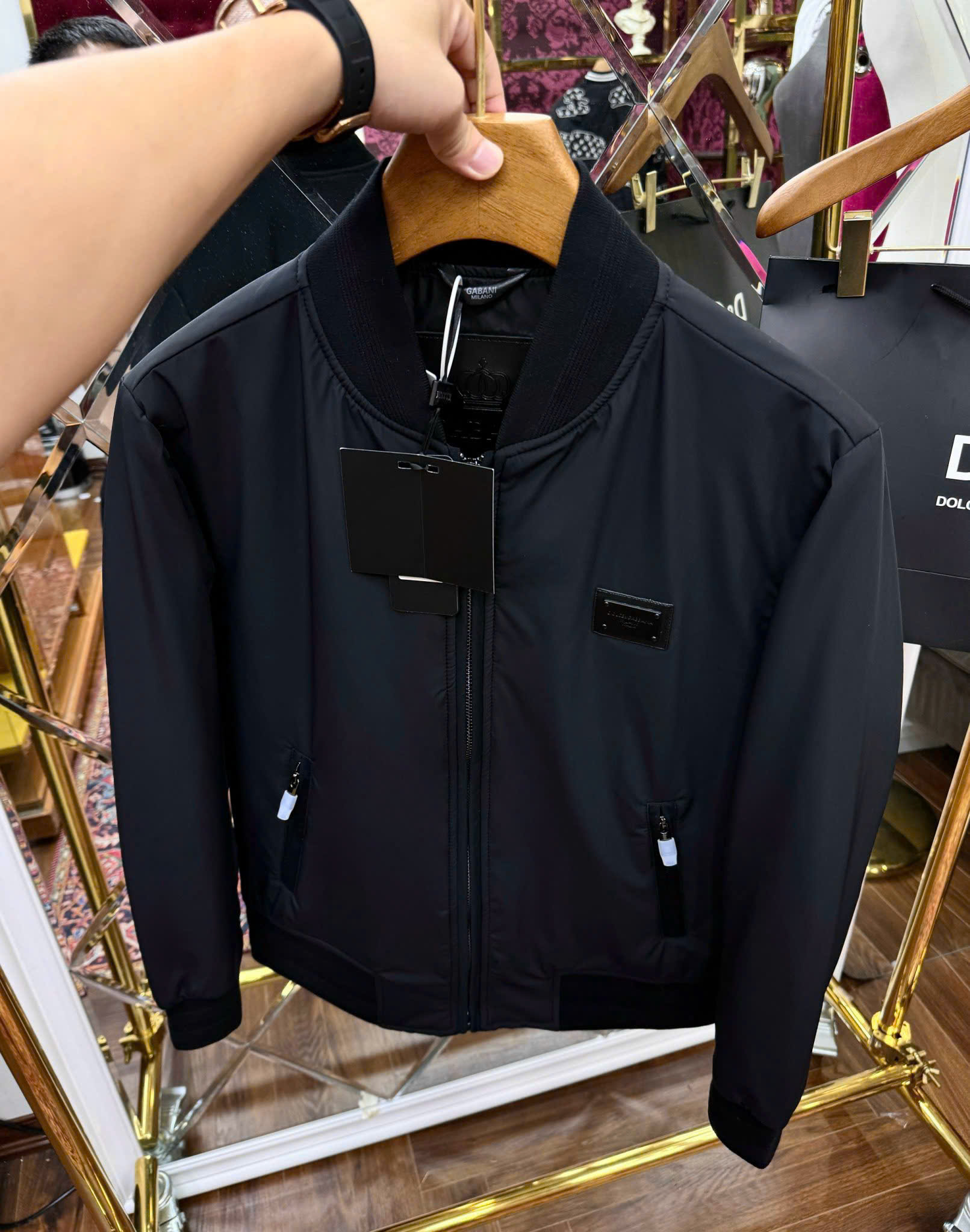 Áo khoác bomber Jacket Dolce Gabbana DG Đen trơn logo tag vuông ngực Like Auth 44-50 MK