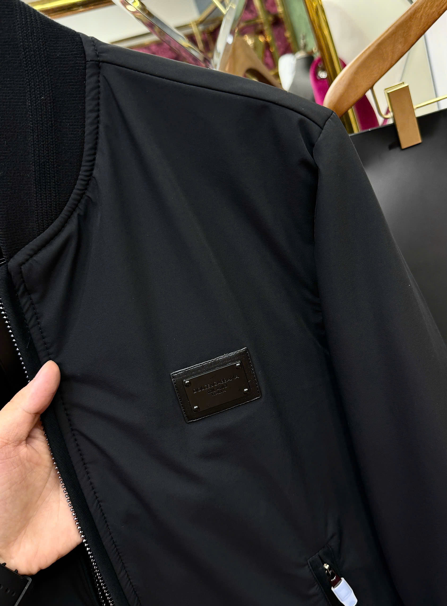 Áo khoác bomber Jacket Dolce Gabbana DG Đen trơn logo tag vuông ngực Like Auth 44-50 MK