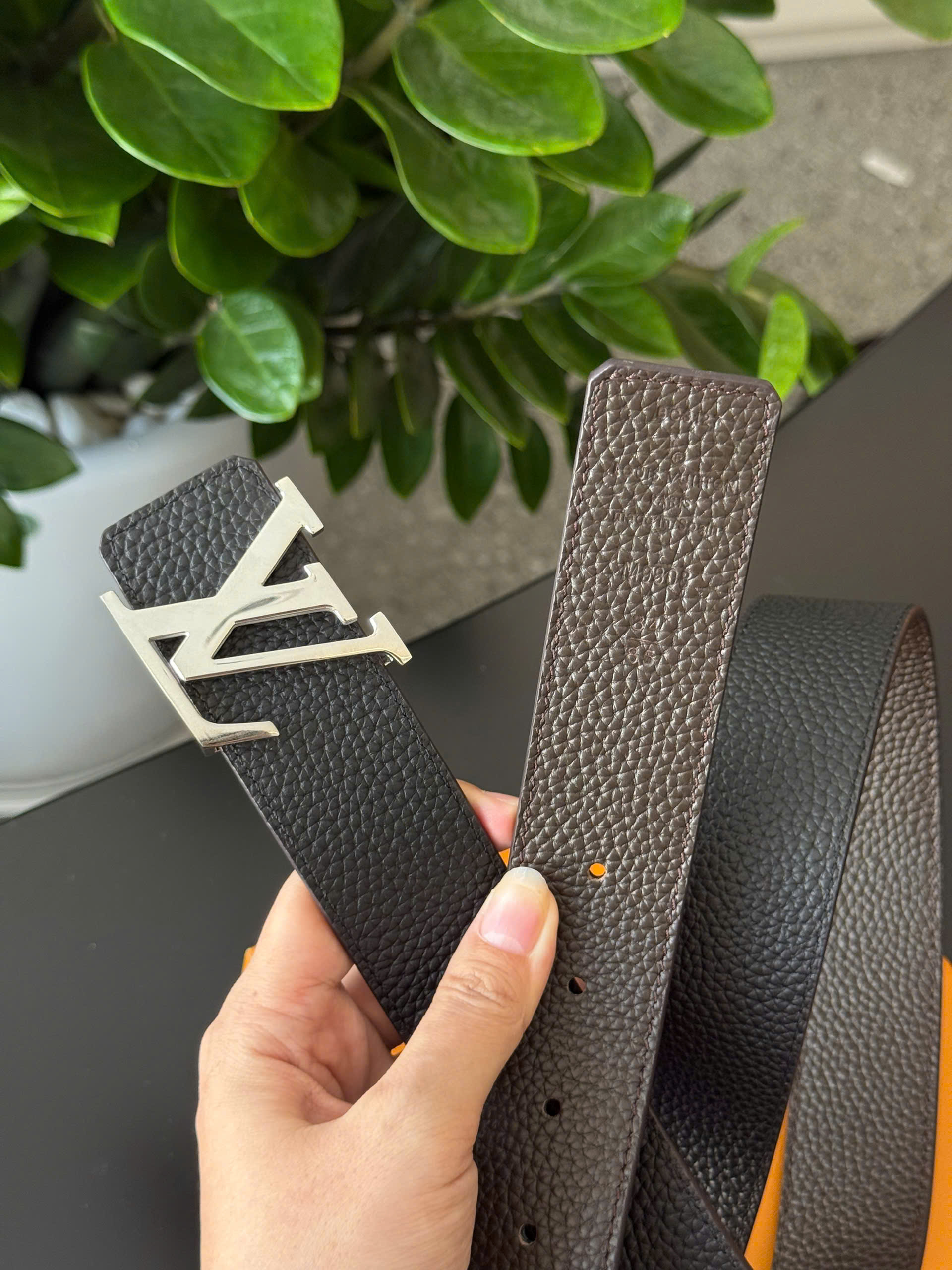 Thắt lưng dây nịt Louis Vuitton Đen sần mặt logo LV bạc Like Auth 85-110 DDT