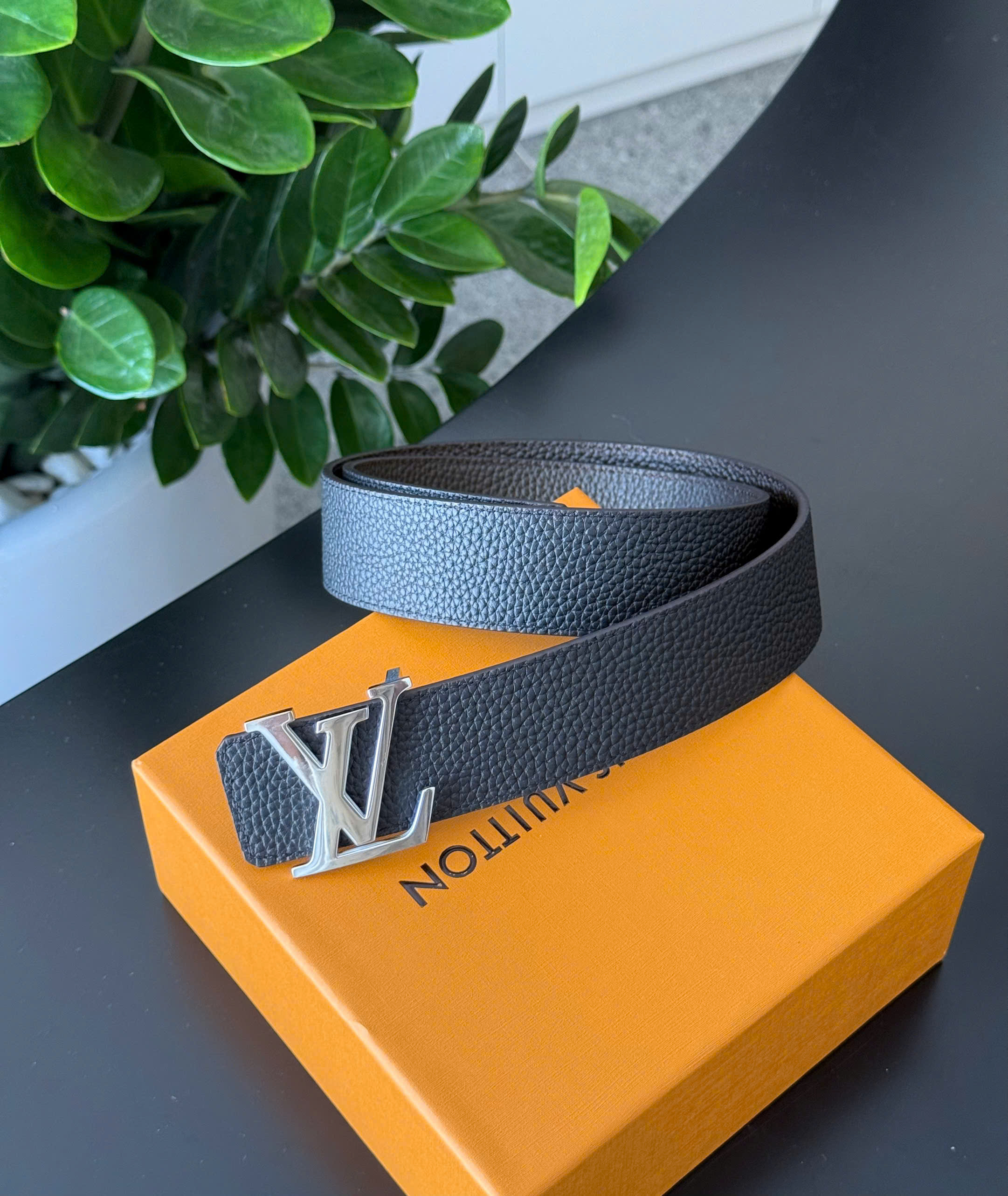 Thắt lưng dây nịt Louis Vuitton Đen sần mặt logo LV bạc Like Auth 85-110 DDT