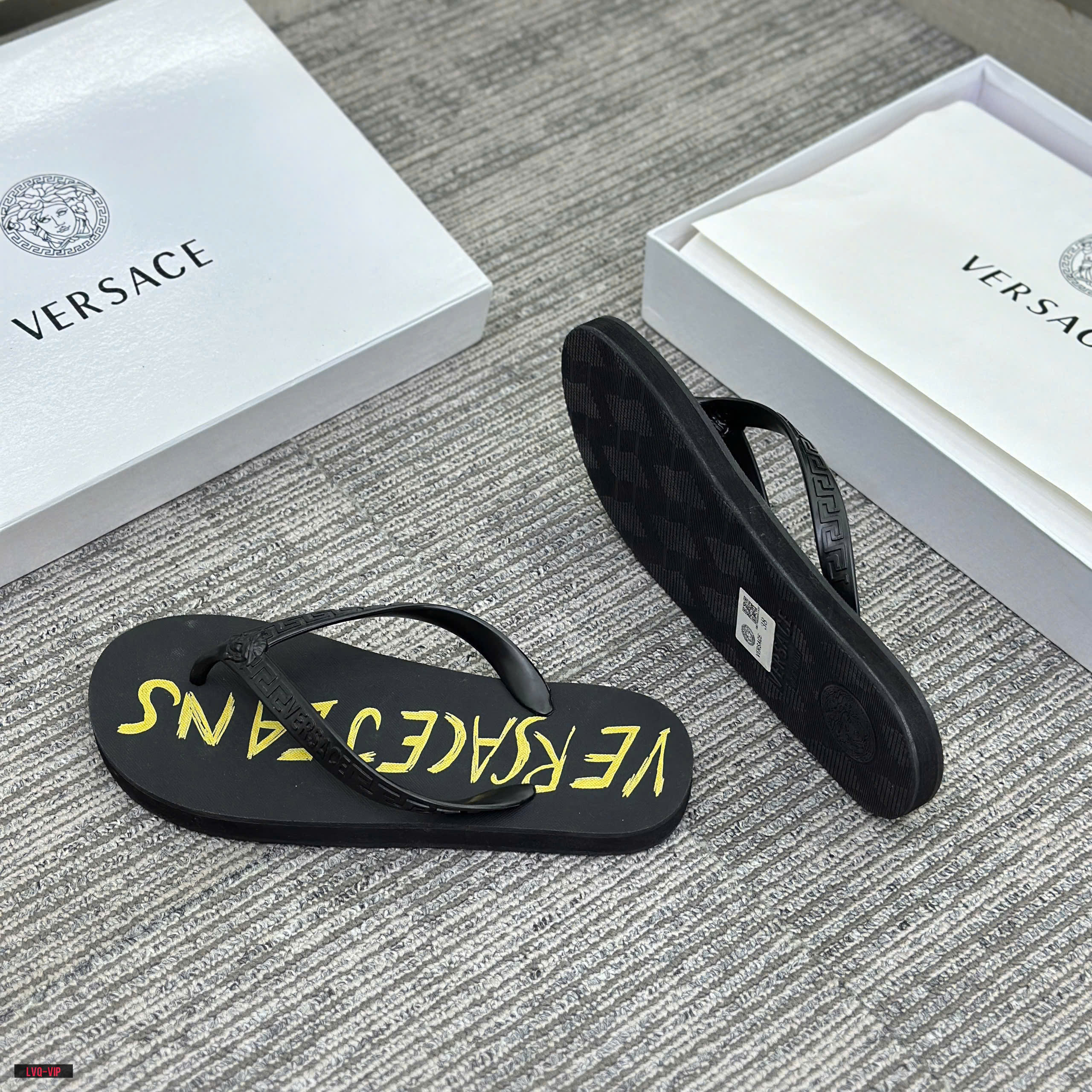 Dép kẹp xỏ ngón flip flop Versace VS Jean Couture basic chữ Vàng Like Auth 38-43 LVQ