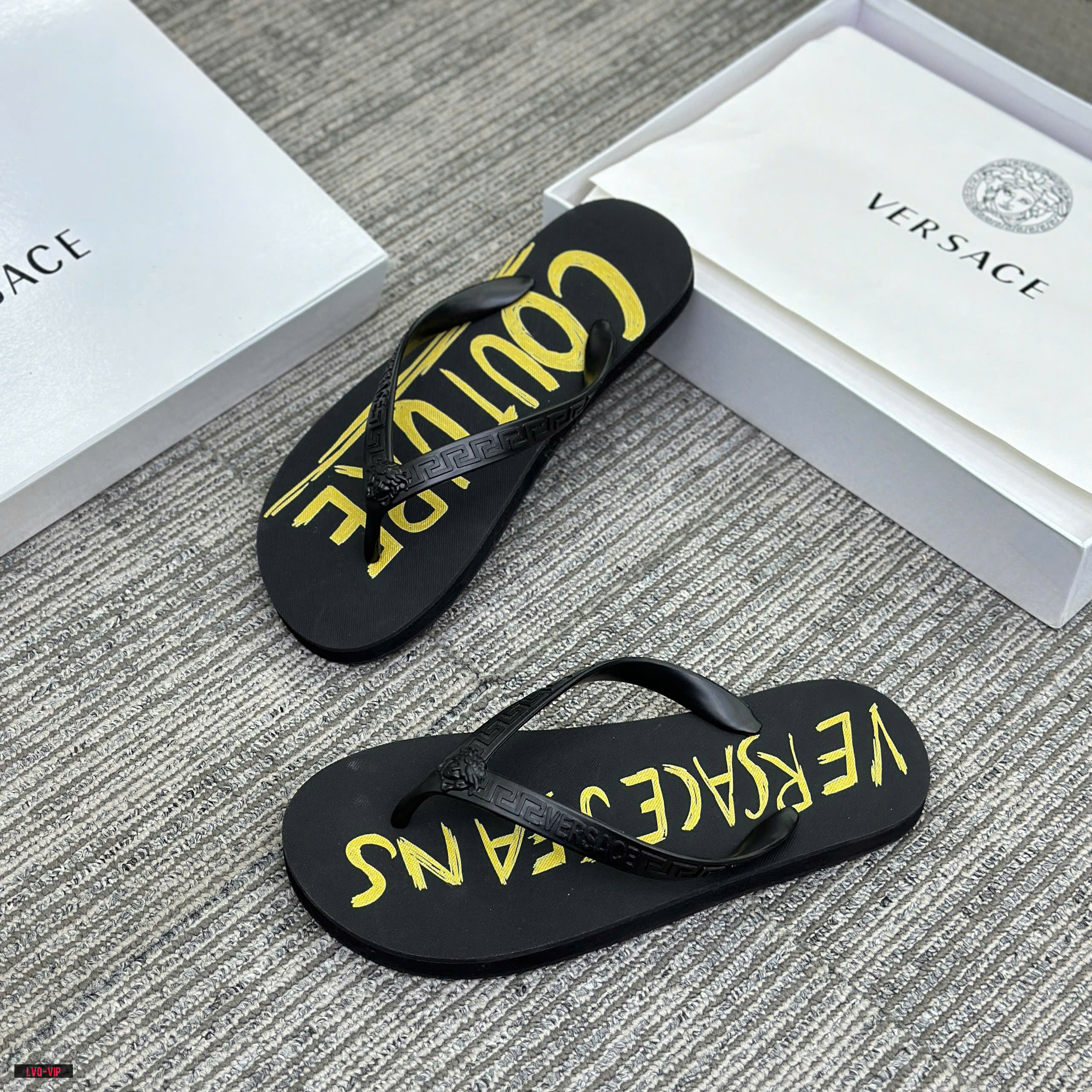 Dép kẹp xỏ ngón flip flop Versace VS Jean Couture basic chữ Vàng Like Auth 38-43 LVQ