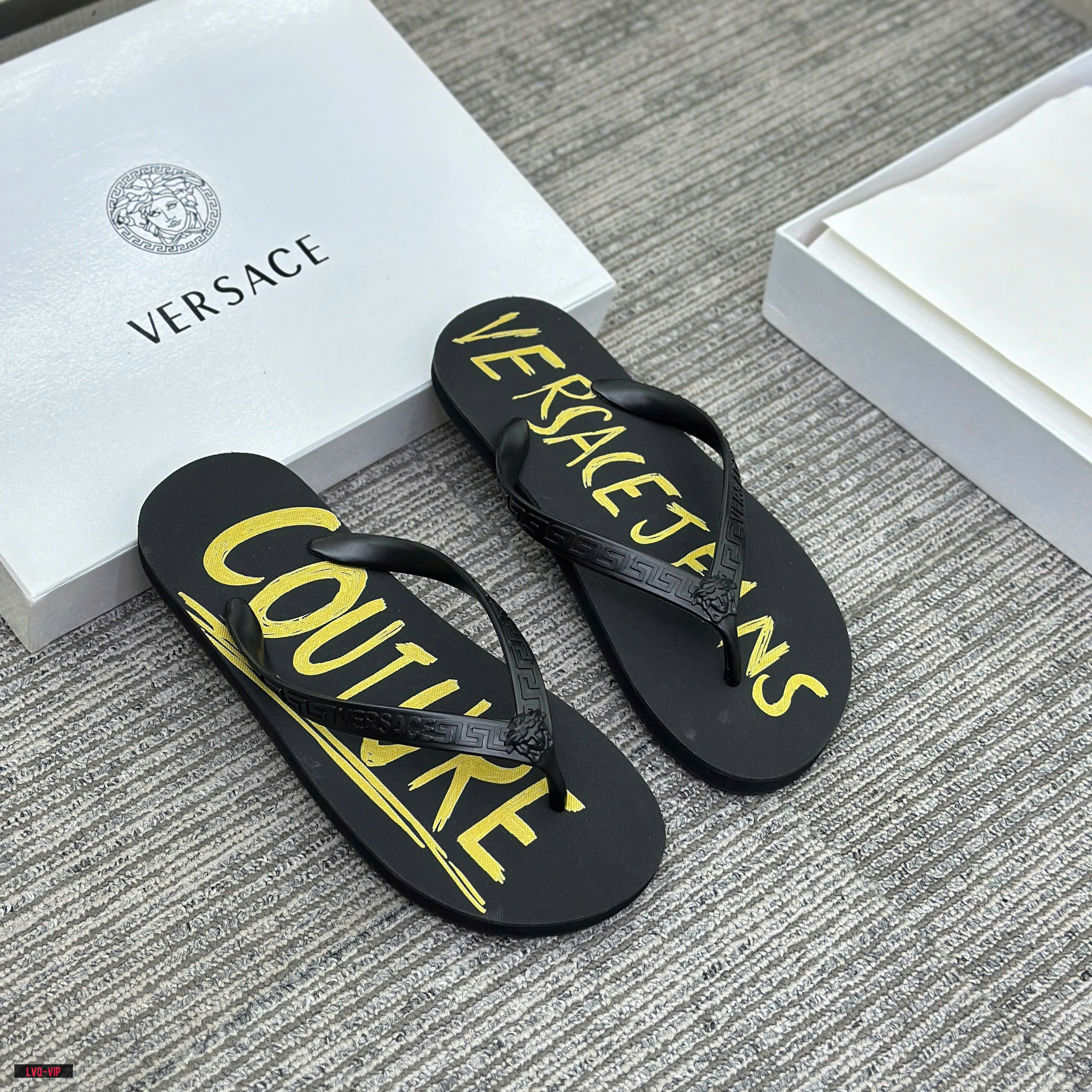 Dép kẹp xỏ ngón flip flop Versace VS Jean Couture basic chữ Vàng Like Auth 38-43 LVQ