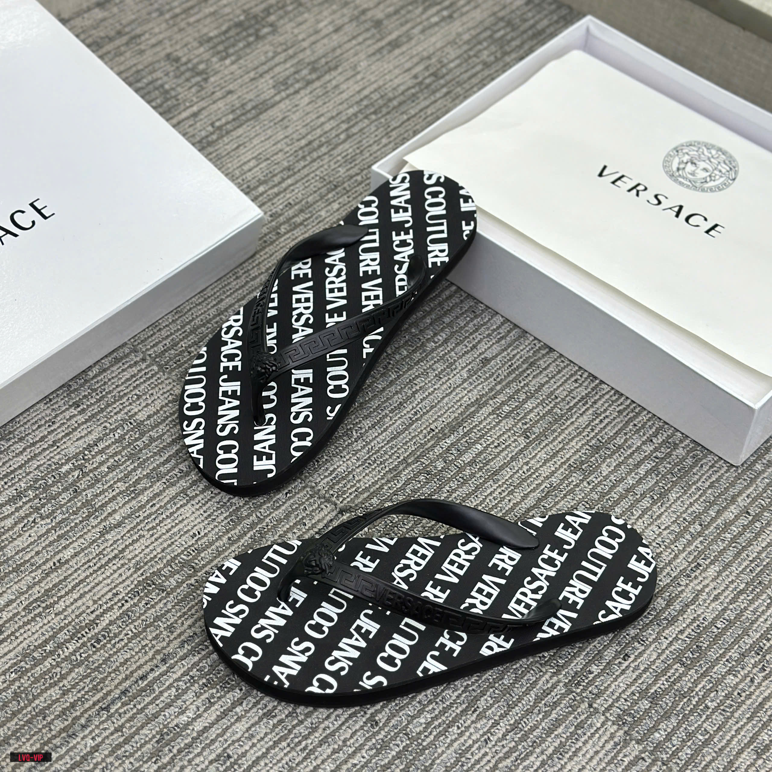 Dép kẹp xỏ ngón flip flop Versace VS Jean Couture chữ Trắng logo kẻ chéo Like Auth 38-43 LVQ