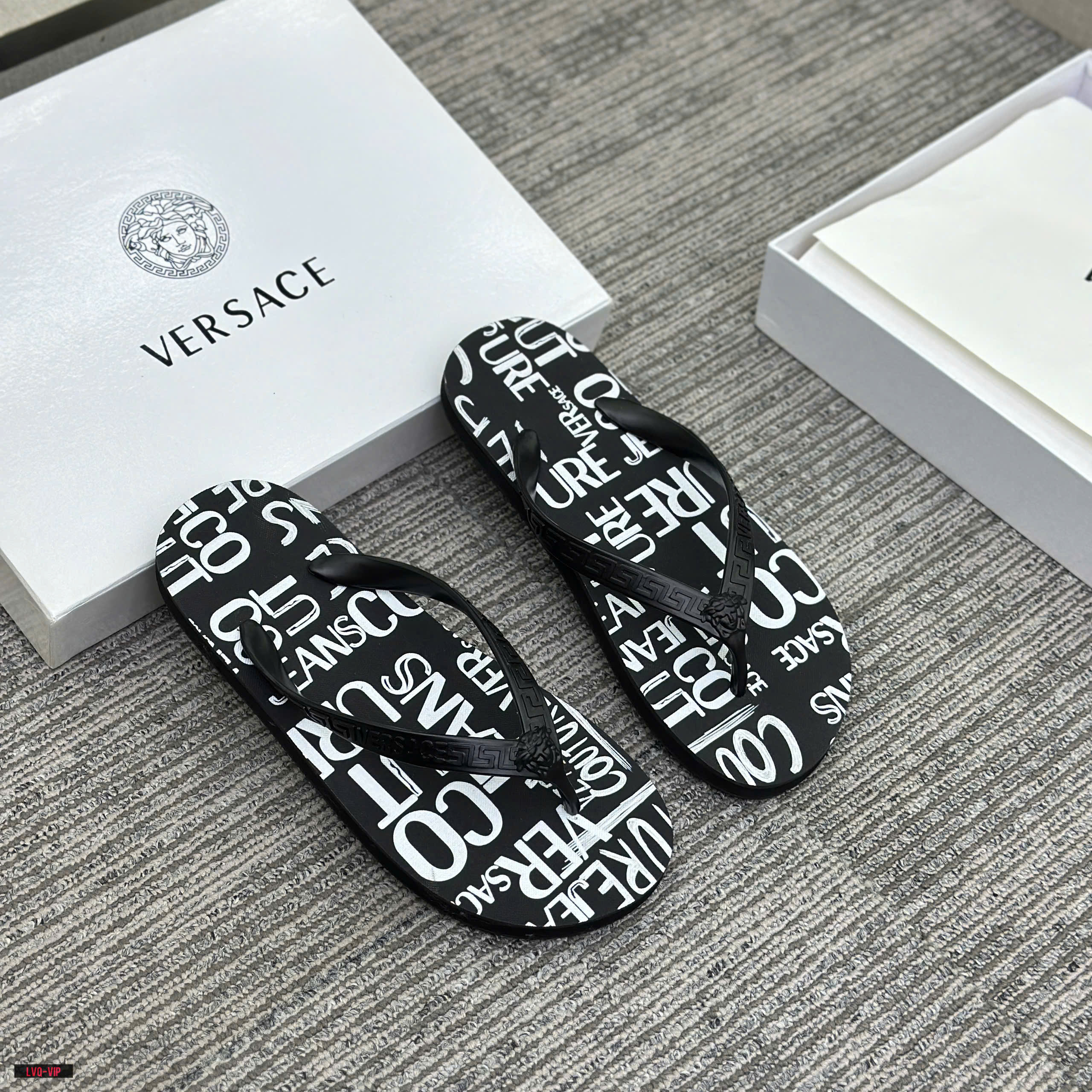 Dép kẹp xỏ ngón flip flop Versace VS Jean Couture logo chữ ký Trắng Like Auth 38-43 LVQ