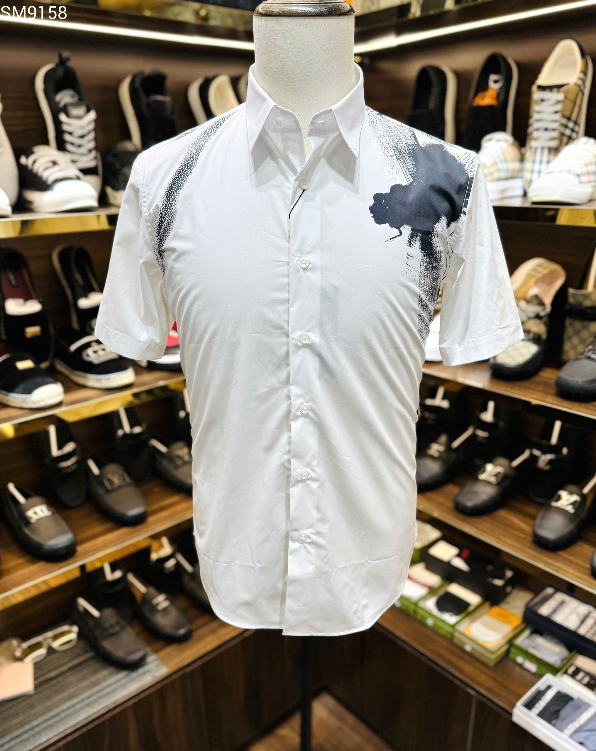 Áo sơ mi cộc tay McQueen MCQ Trắng họa tiết chuồn chuồn Đen vai Like Auth on web MK