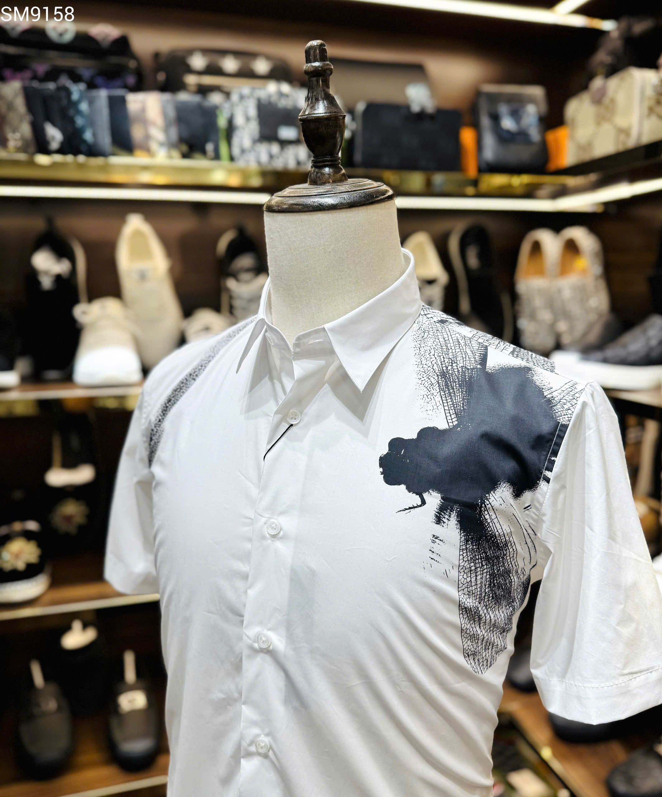 Áo sơ mi cộc tay McQueen MCQ Trắng họa tiết chuồn chuồn Đen vai Like Auth on web MK