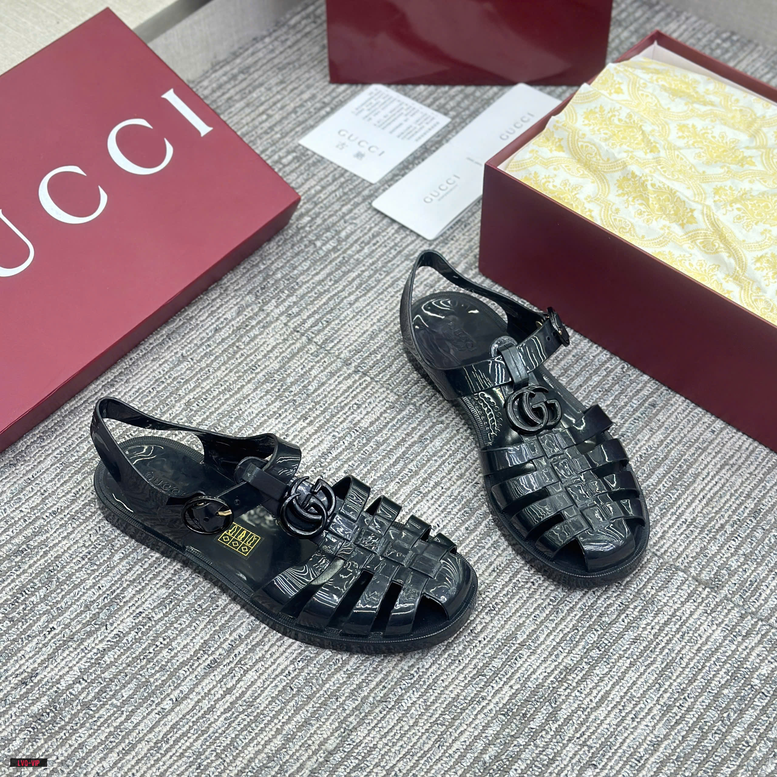 Dép sandal giọ Gucci Đen bóng tag logo GC Like Auth 38-43 LVQ
