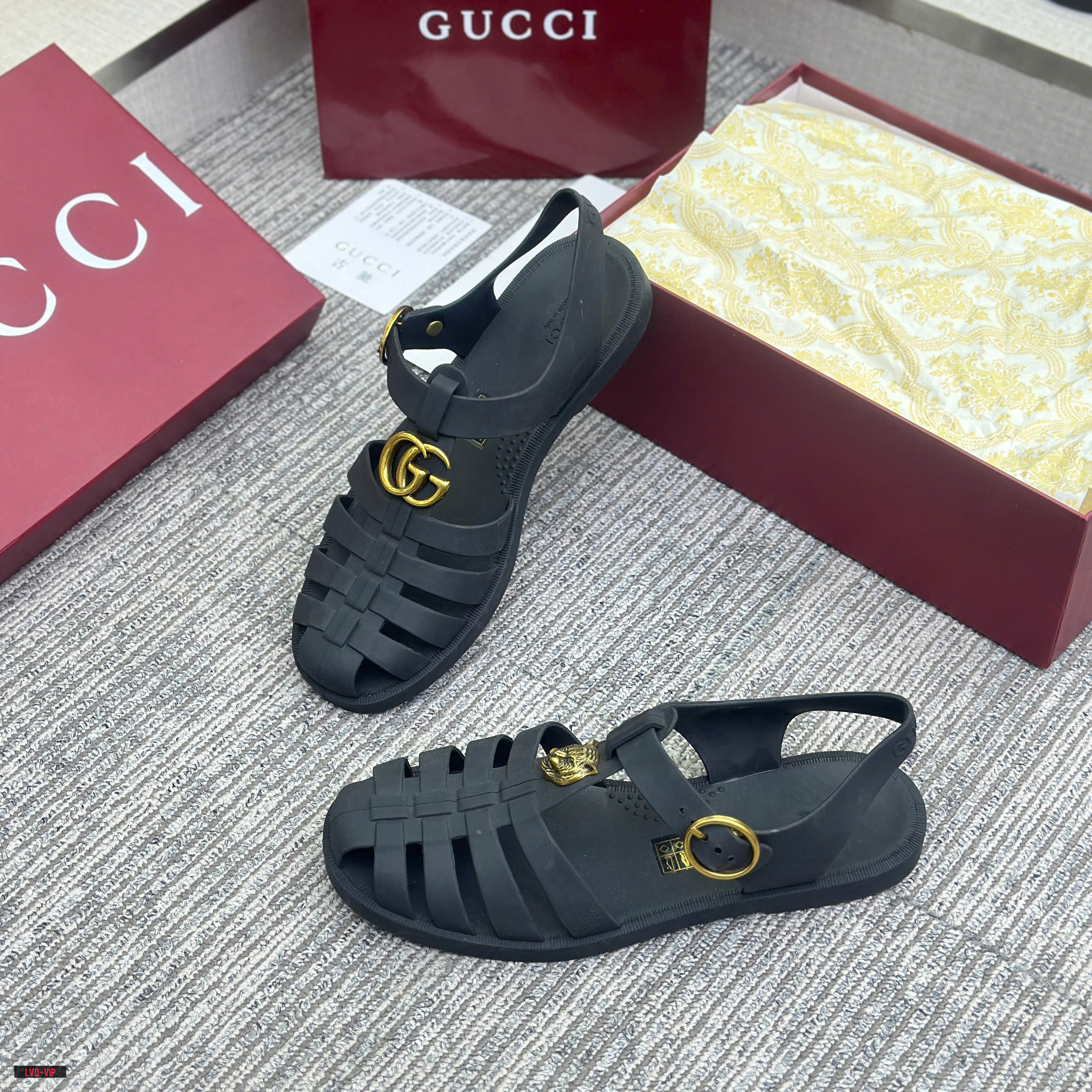 Dép sandal giọ Gucci Đen lỳ tag GC và mặt Hổ Vàng Like Auth 38-43 LVQ