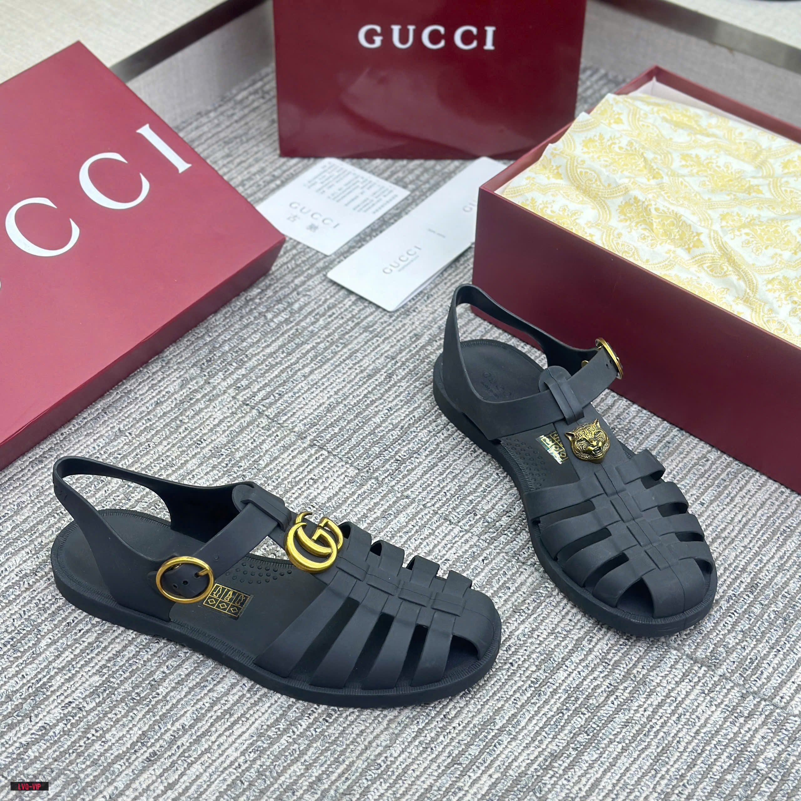 Dép sandal giọ Gucci Đen lỳ tag GC và mặt Hổ Vàng Like Auth 38-43 LVQ