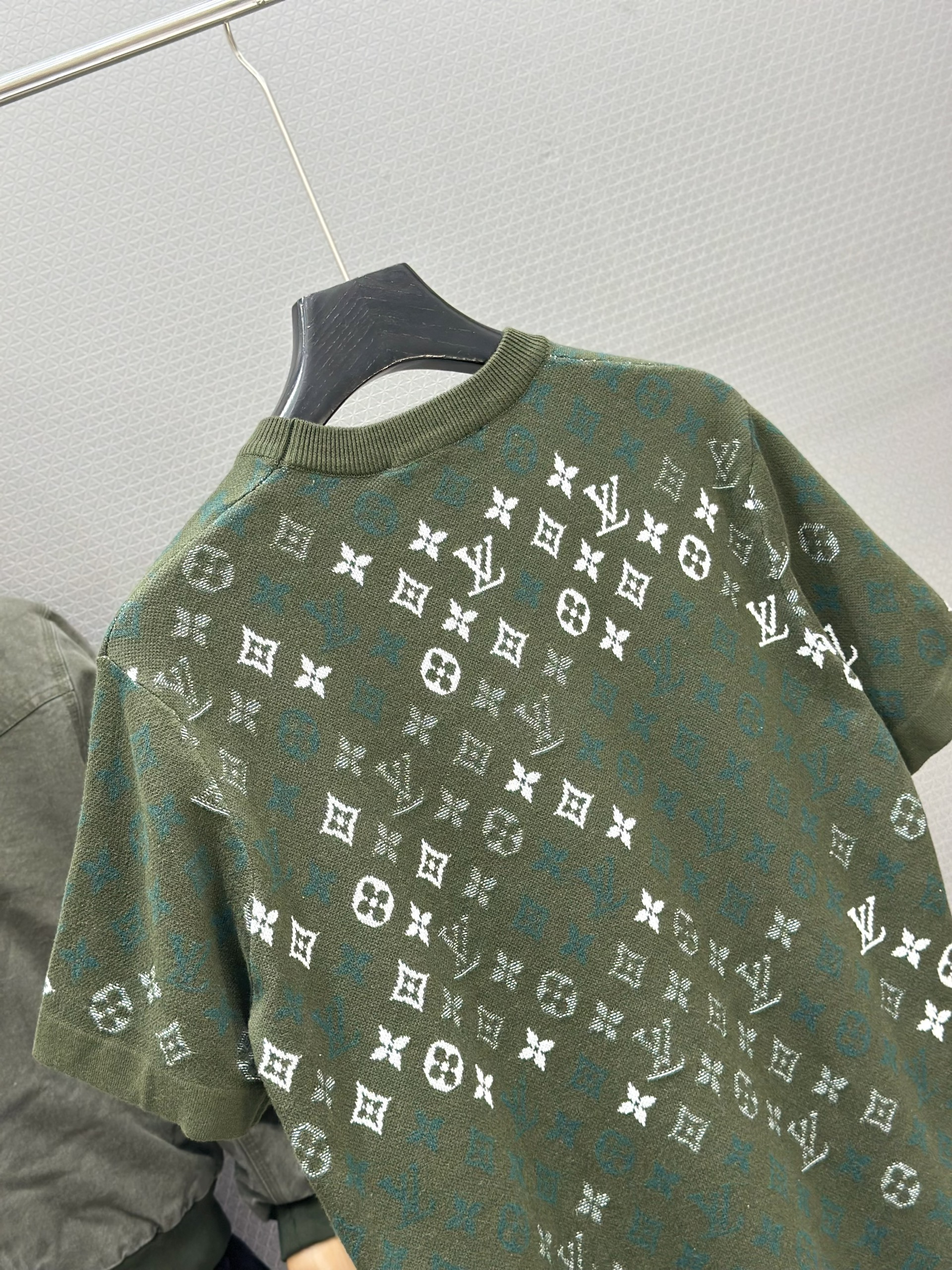 Áo phông T shirt Louis Vuitton LV monogram Xanh rêu Like Auth 46-52 VTN