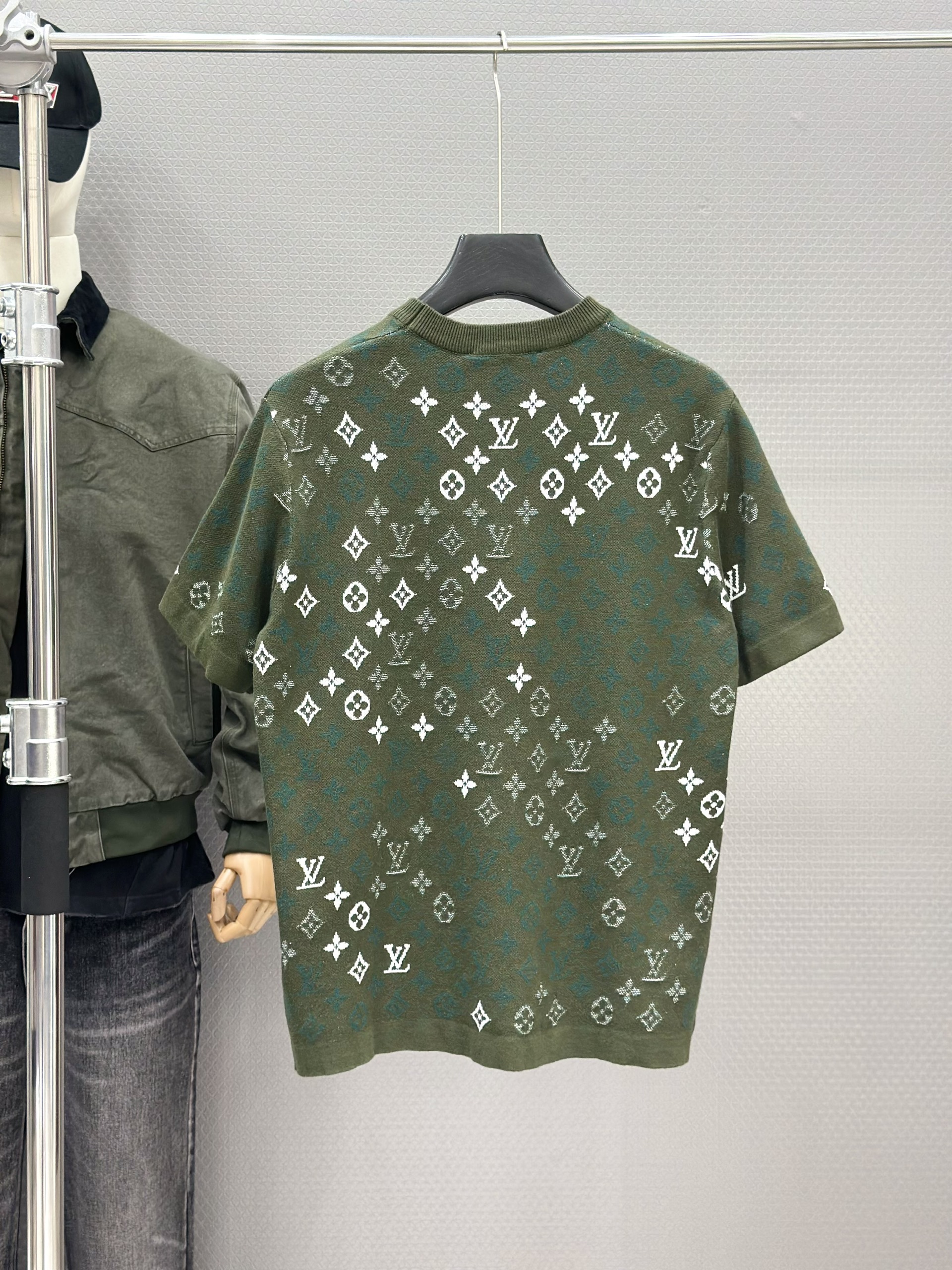 Áo phông T shirt Louis Vuitton LV monogram Xanh rêu Like Auth 46-52 VTN