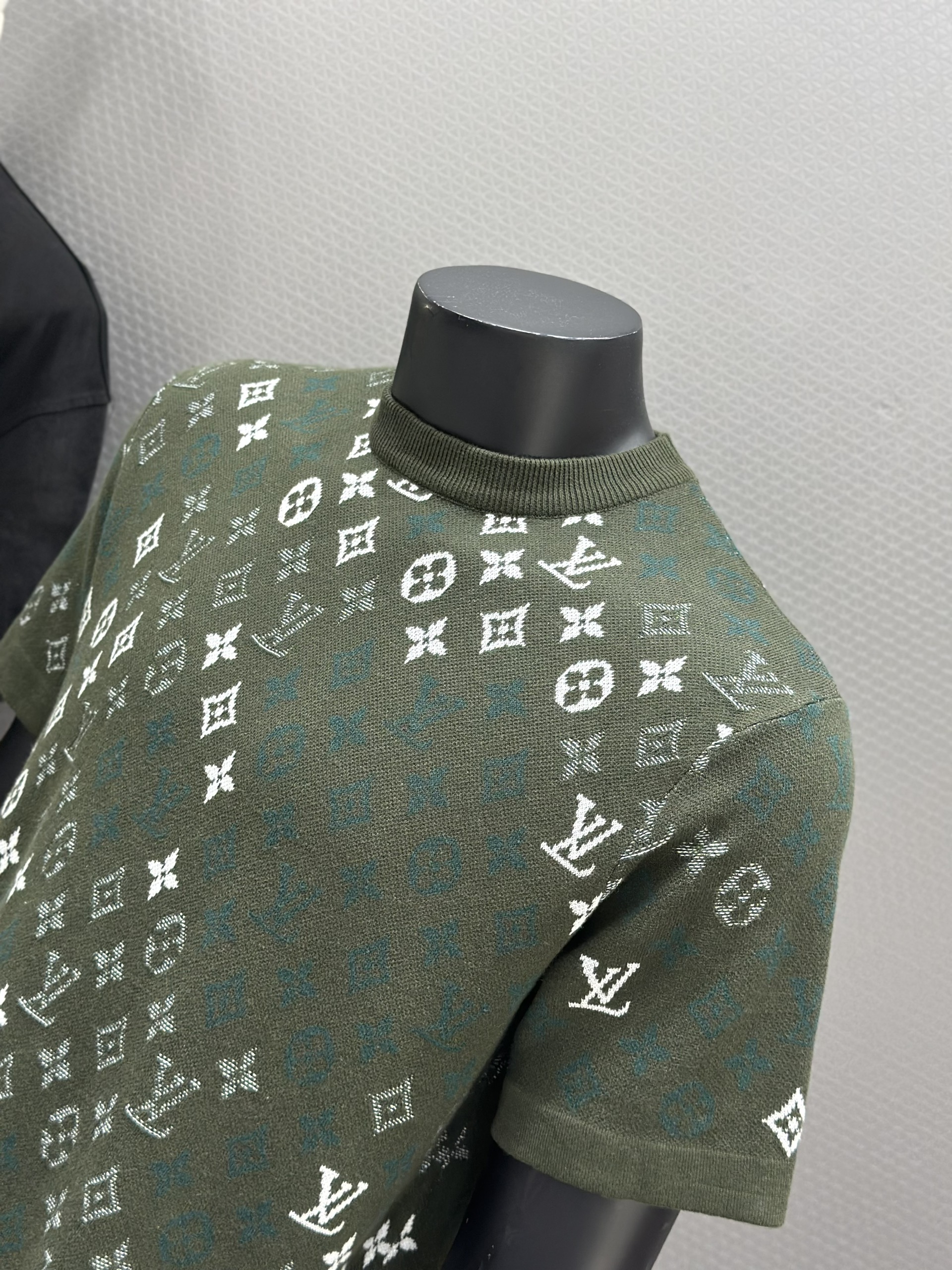 Áo phông T shirt Louis Vuitton LV monogram Xanh rêu Like Auth 46-52 VTN