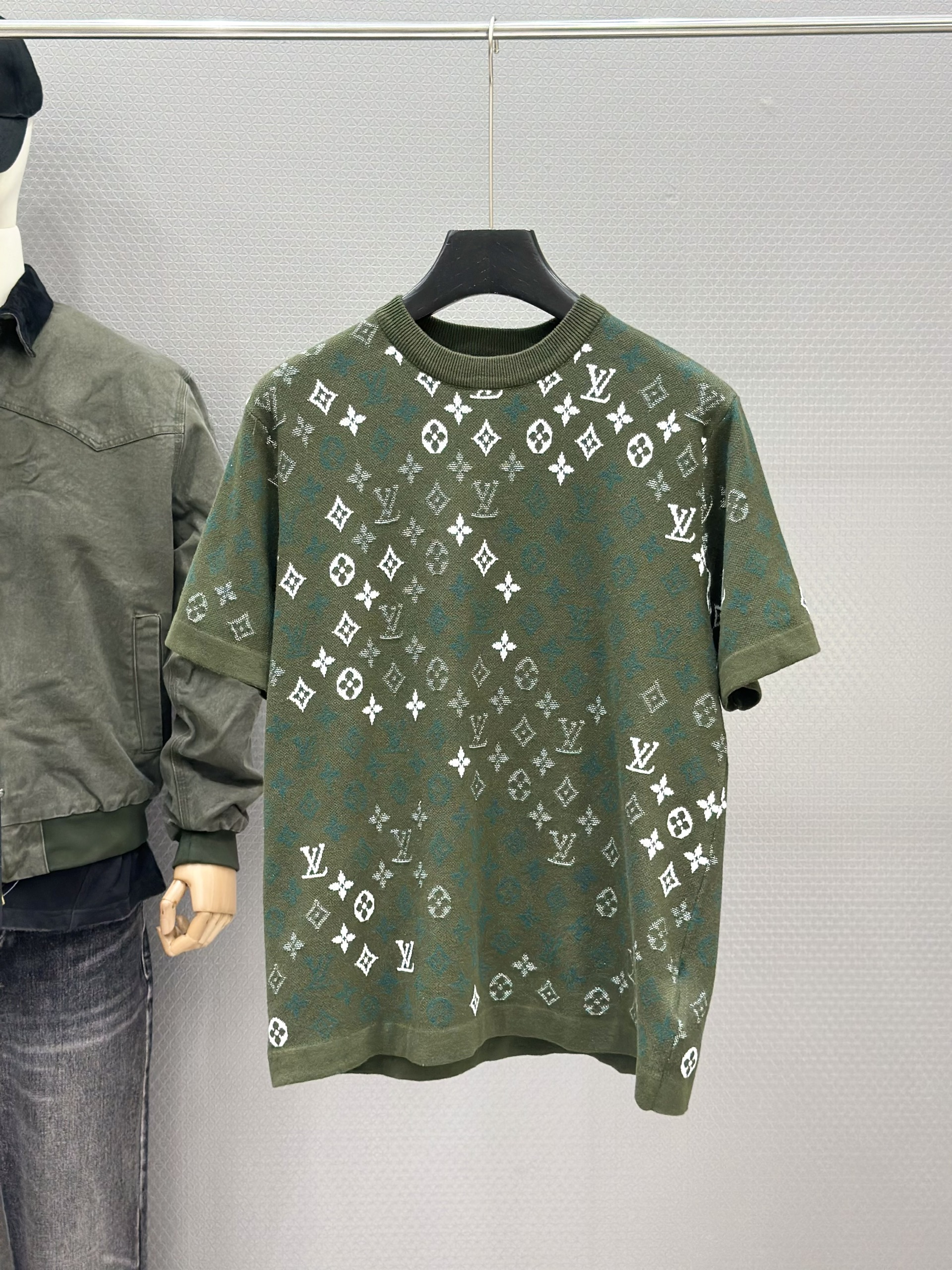 Áo phông T shirt Louis Vuitton LV monogram Xanh rêu Like Auth 46-52 VTN