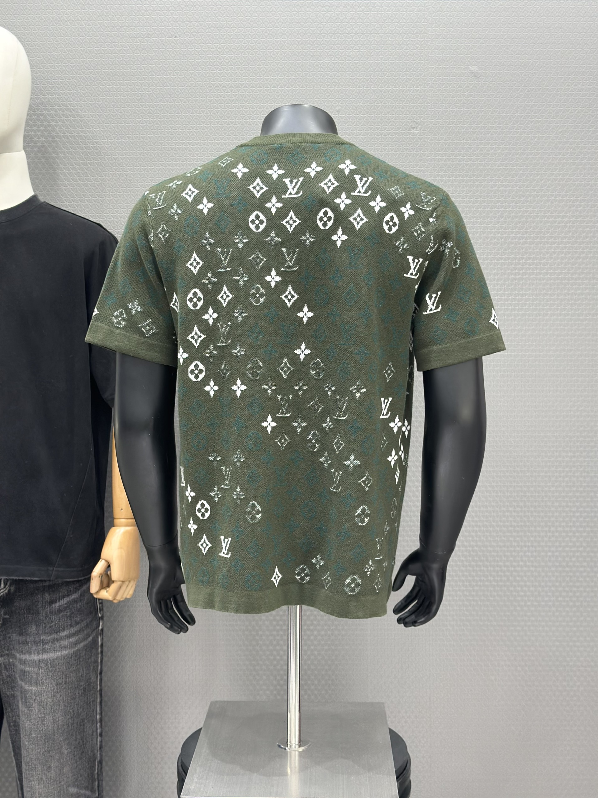 Áo phông T shirt Louis Vuitton LV monogram Xanh rêu Like Auth 46-52 VTN