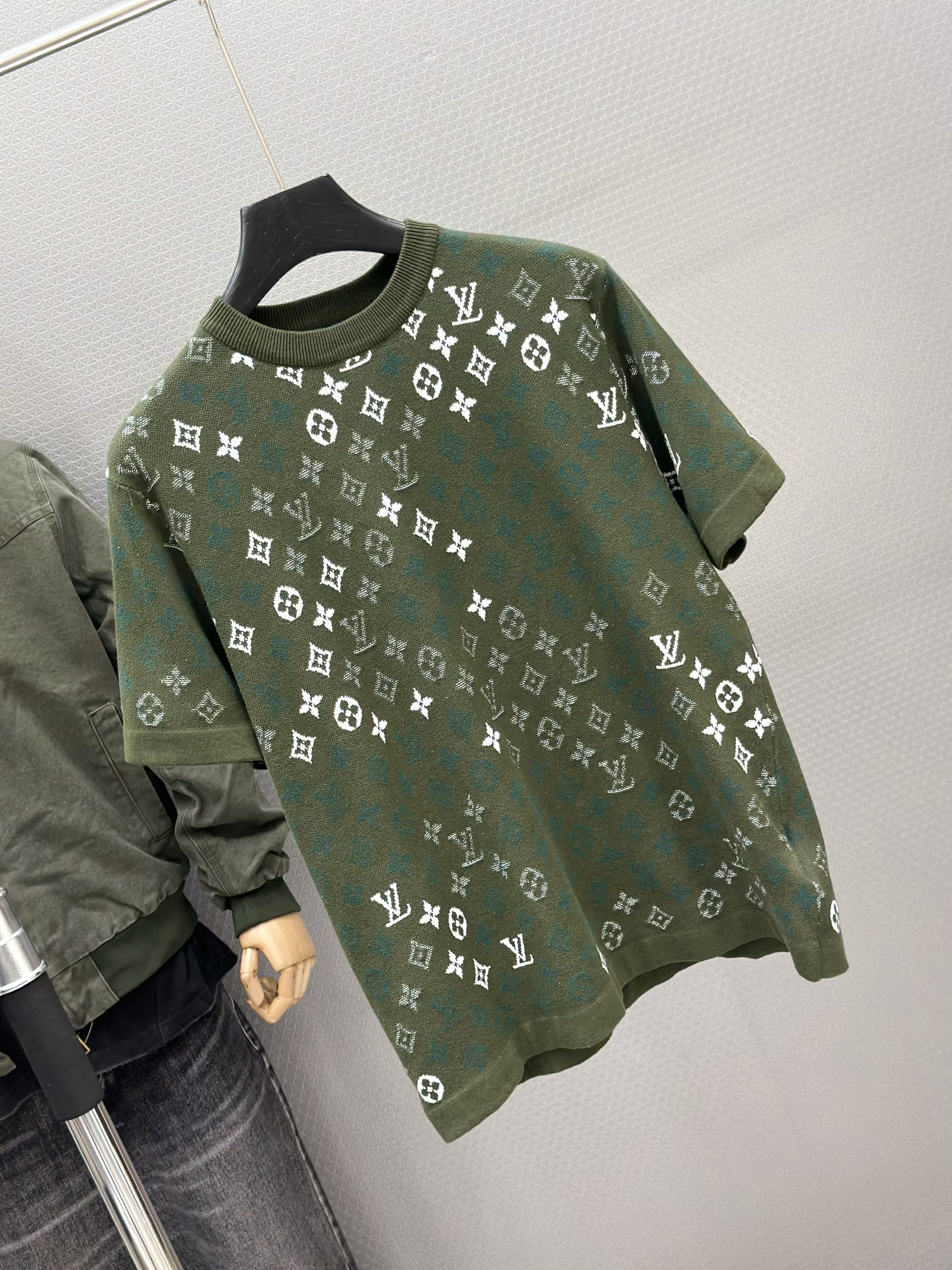 Áo phông T shirt Louis Vuitton LV monogram Xanh rêu Like Auth 46-52 VTN