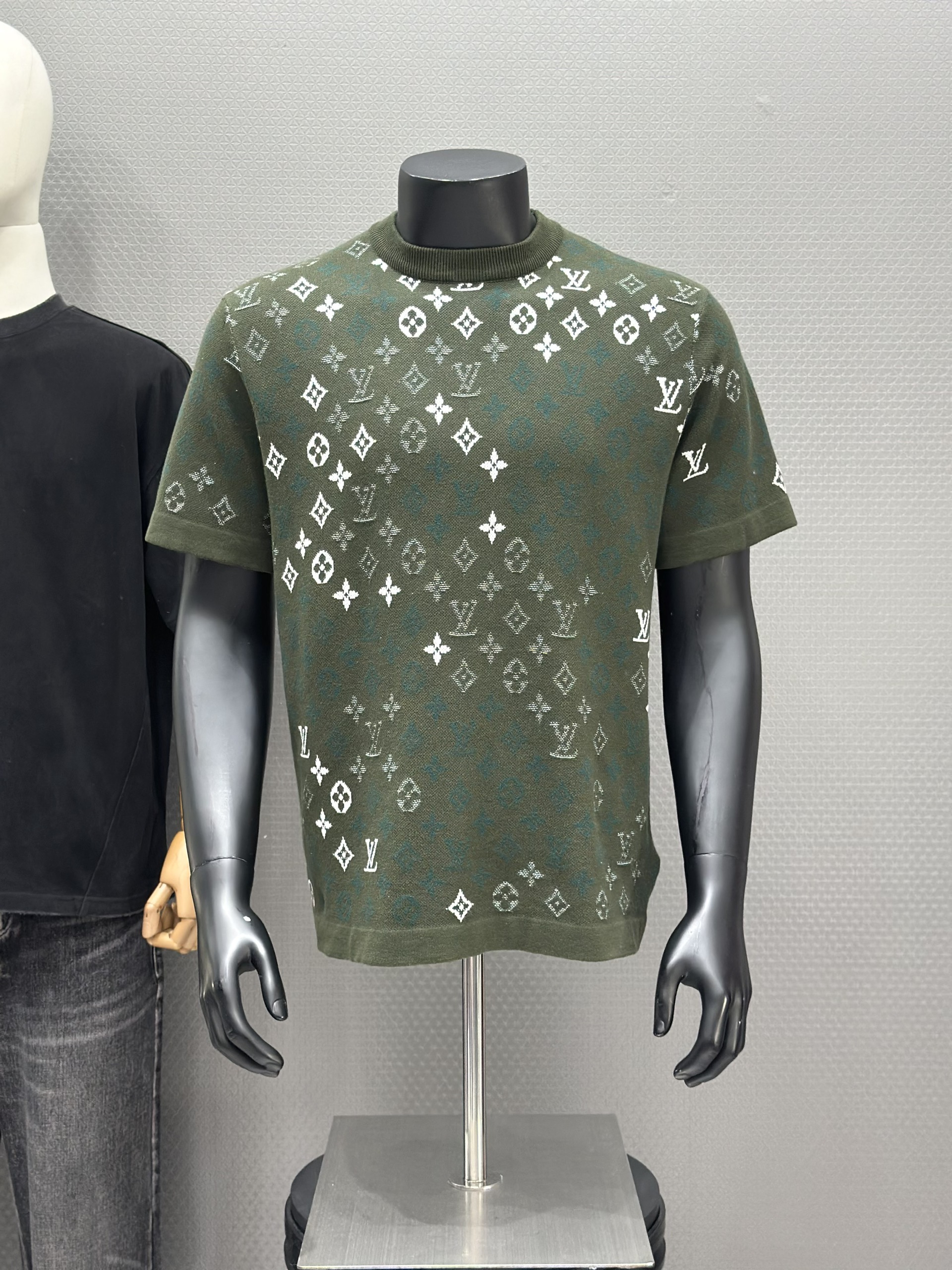 Áo phông T shirt Louis Vuitton LV monogram Xanh rêu Like Auth 46-52 VTN