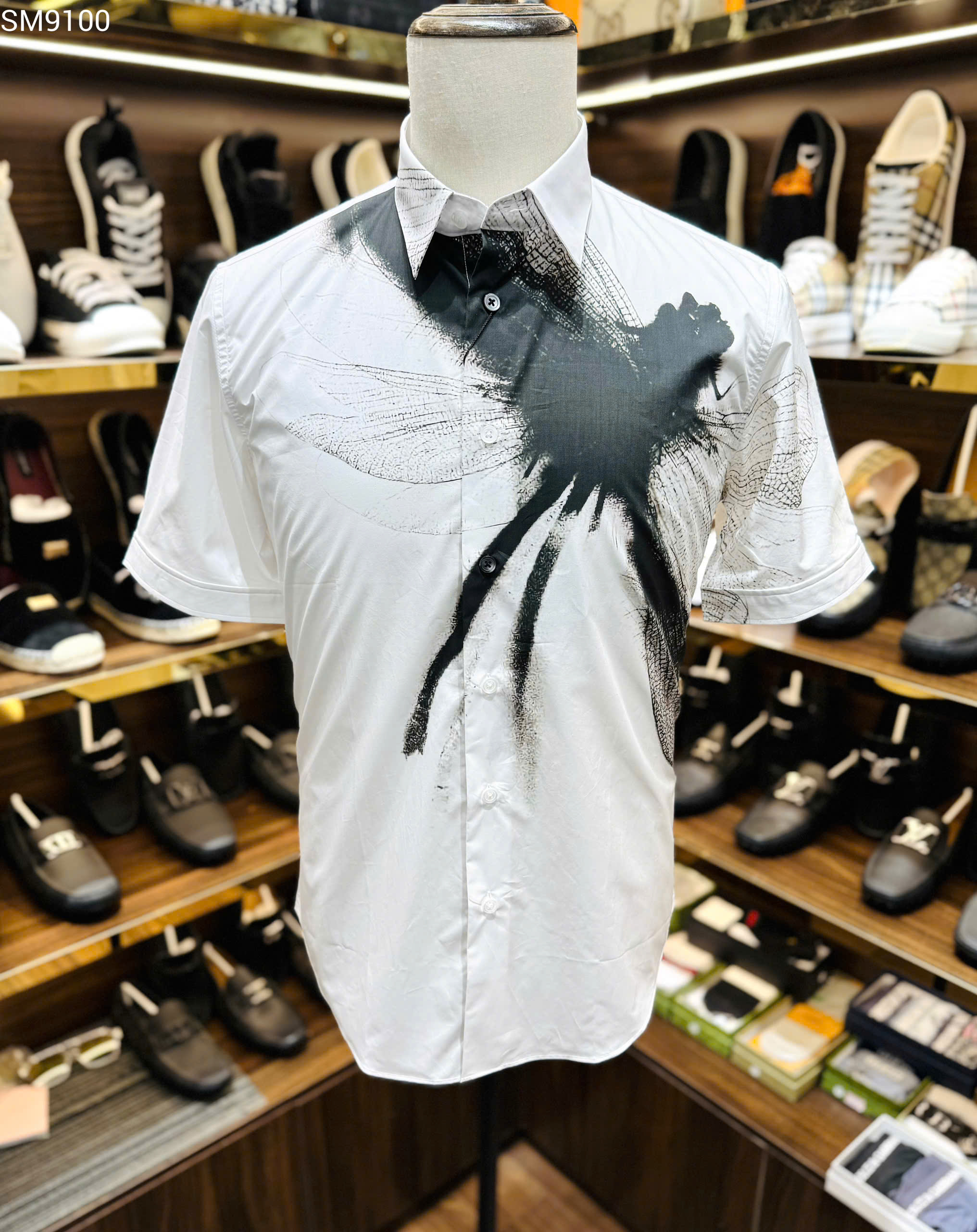 Áo sơ mi cộc tay McQueen MCQ Trắng họa tiết chuồn chuồn Đen ngực Like Auth on web MK