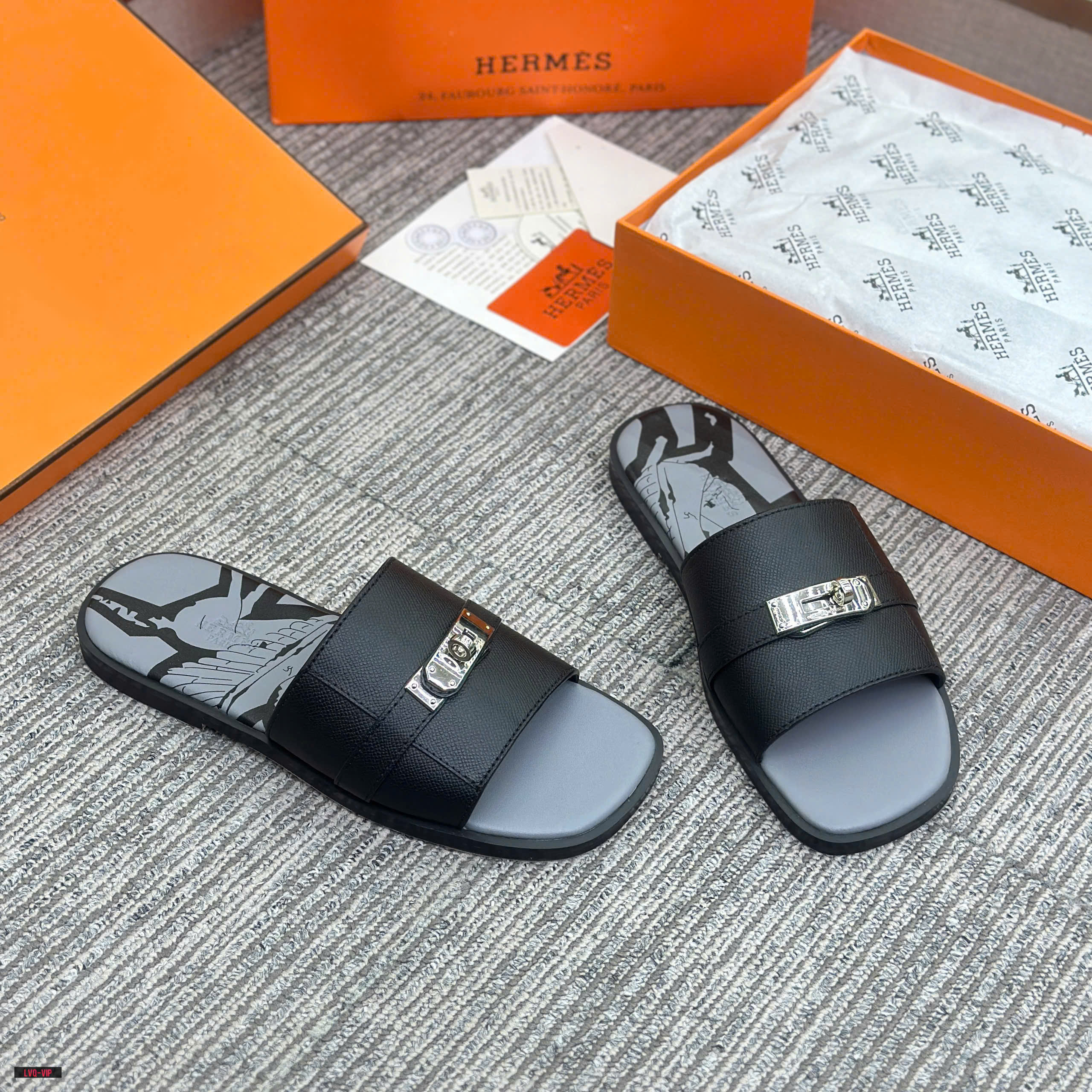 Dép lê Hermes HM mũi  Trâu Đen khóa móc Bạc họa tiết Đen Xám đế Like Auth 38-43 LVQ