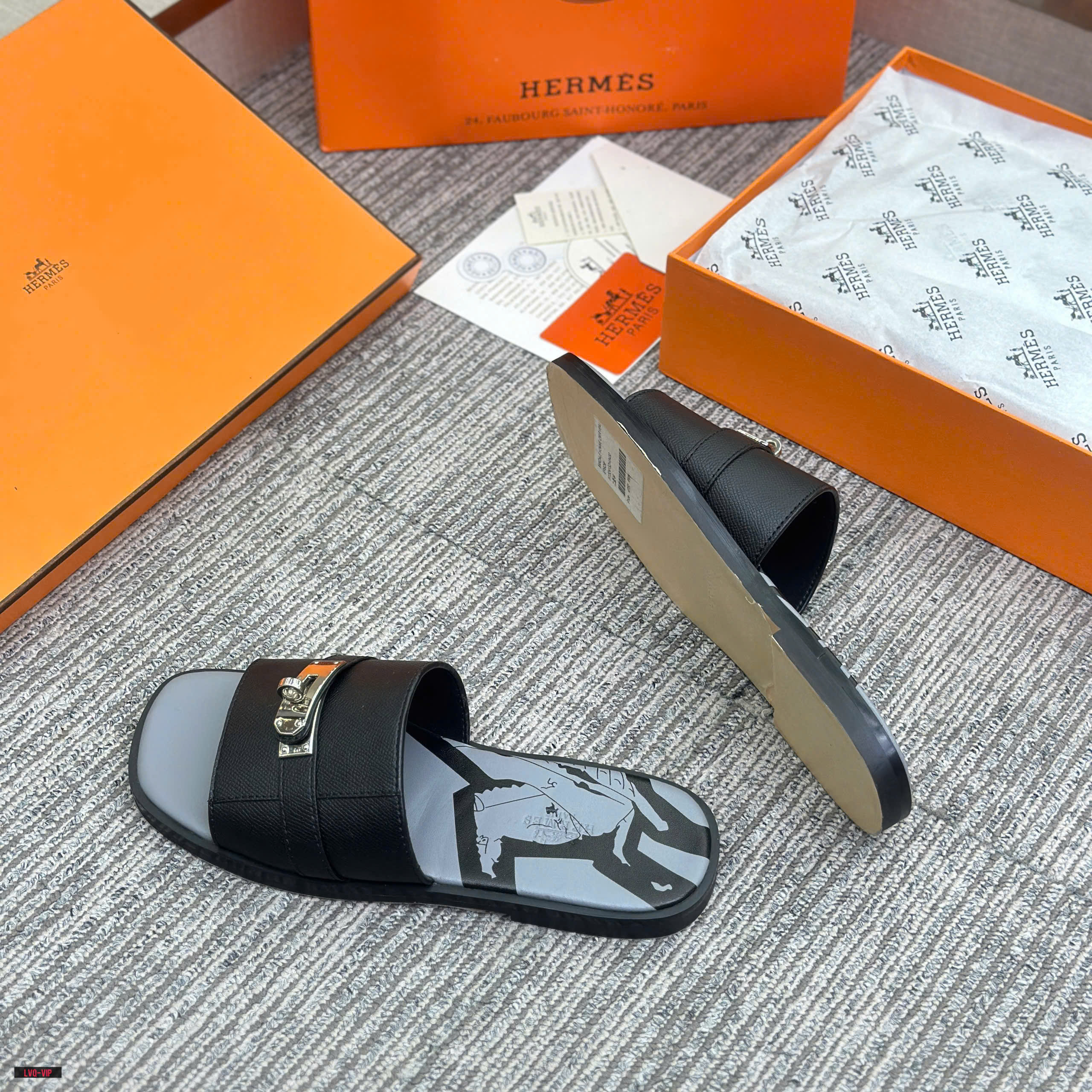 Dép lê Hermes HM mũi  Trâu Đen khóa móc Bạc họa tiết Đen Xám đế Like Auth 38-43 LVQ