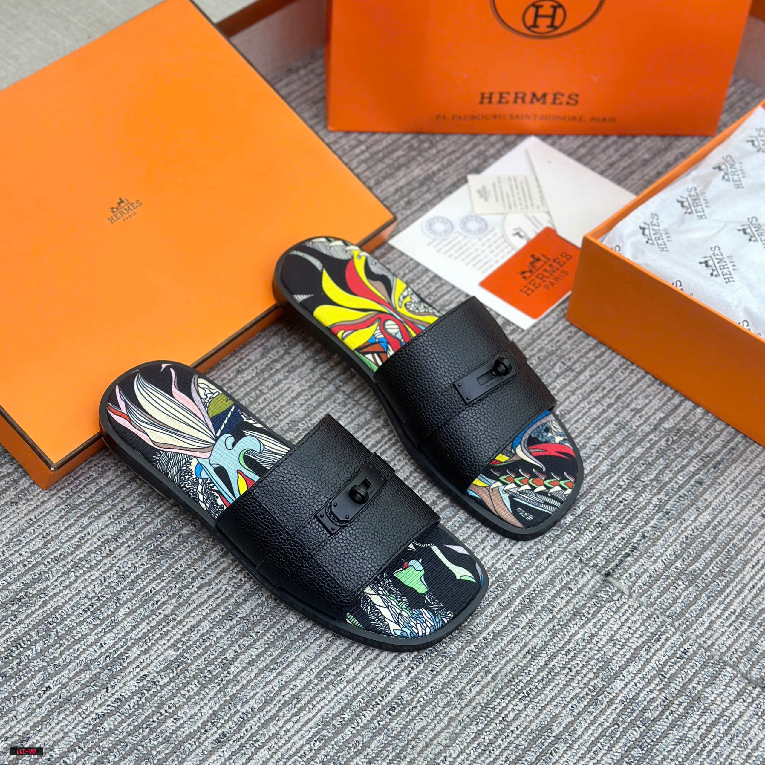 Dép lê Hermes HM mũi  Trâu Đen khóa móc Bạc họa tiết hoa lá đế Like Auth 38-43 LVQ