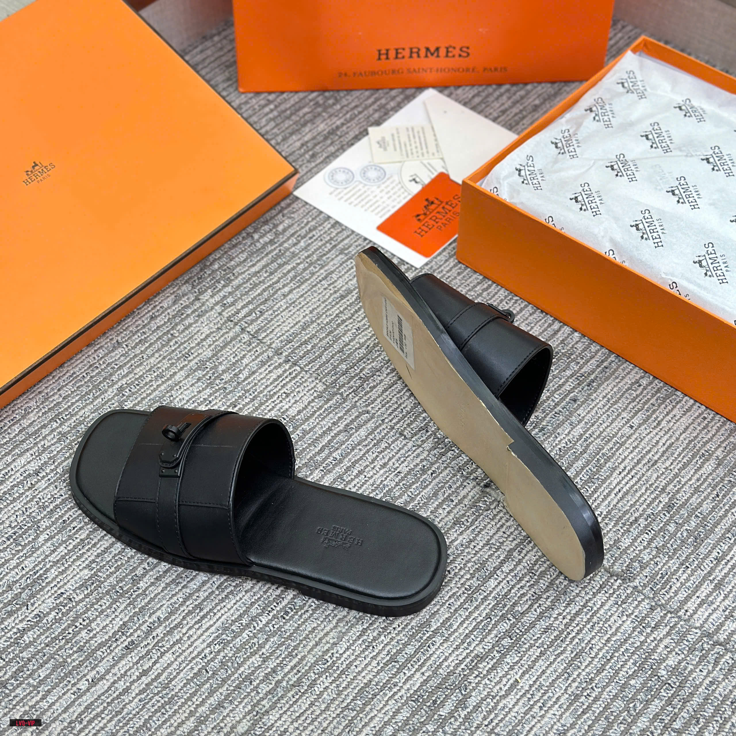 Dép lê Hermes HM mũi  Trâu khóa móc Đen Like Auth 38-43 LVQ