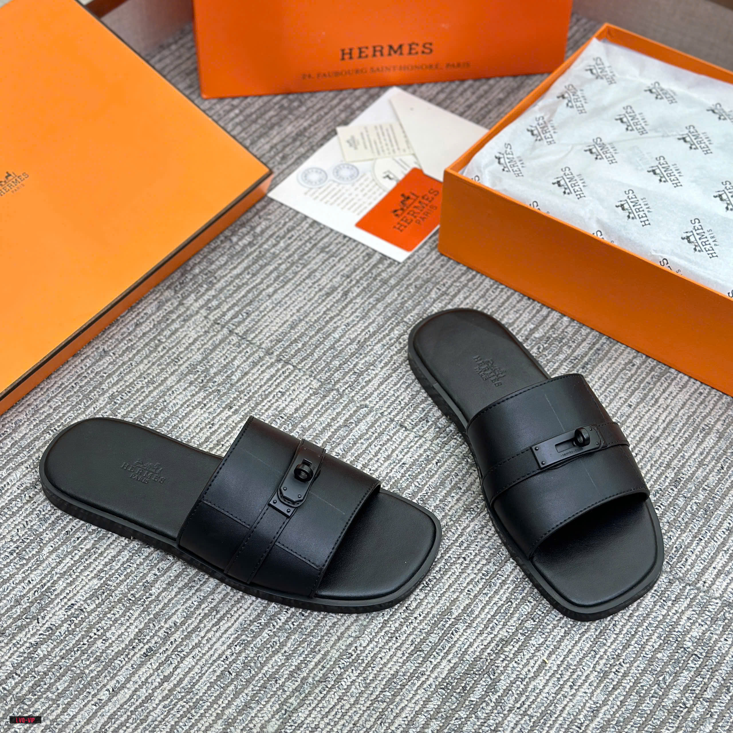 Dép lê Hermes HM mũi  Trâu khóa móc Đen Like Auth 38-43 LVQ