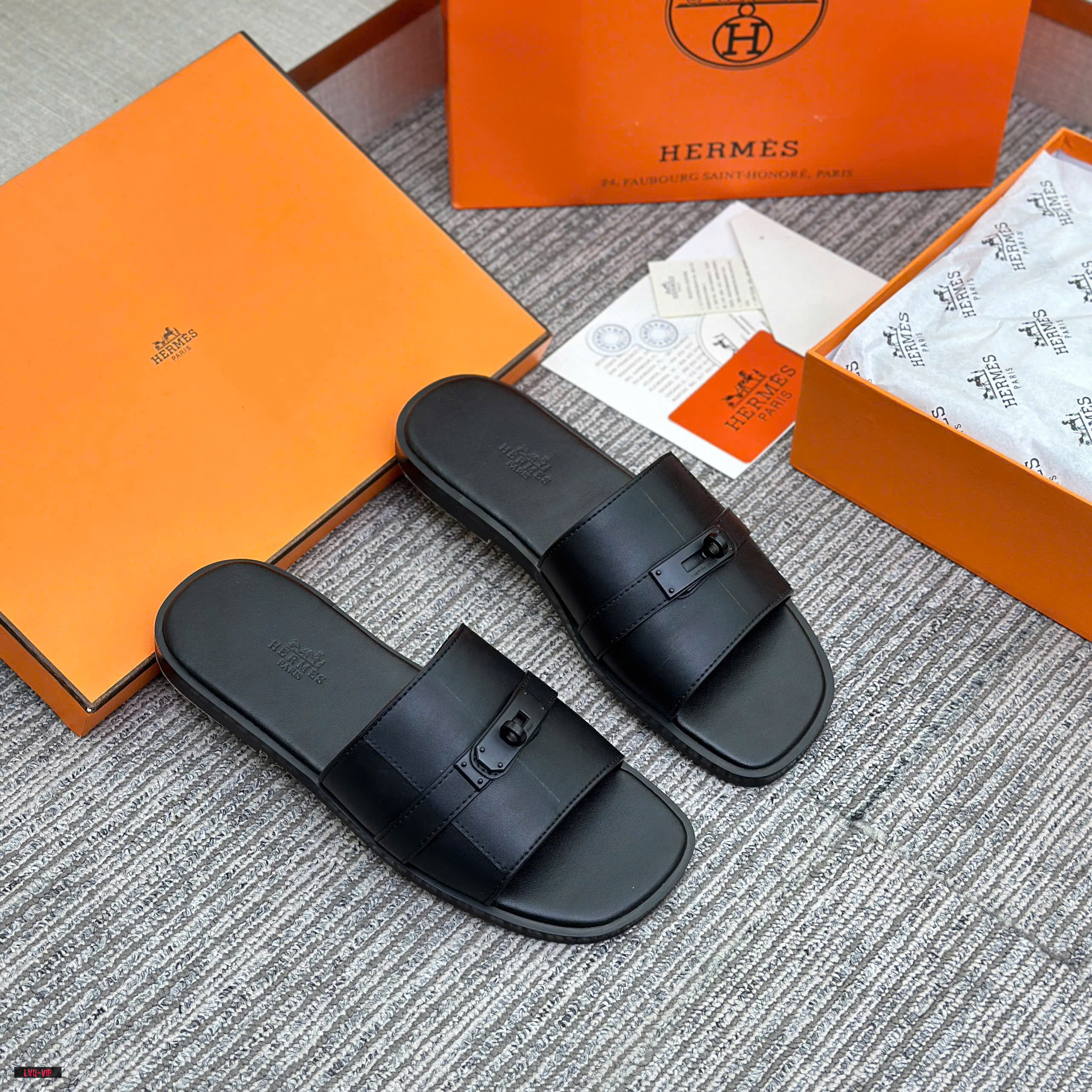 Dép lê Hermes HM mũi  Trâu khóa móc Đen Like Auth 38-43 LVQ