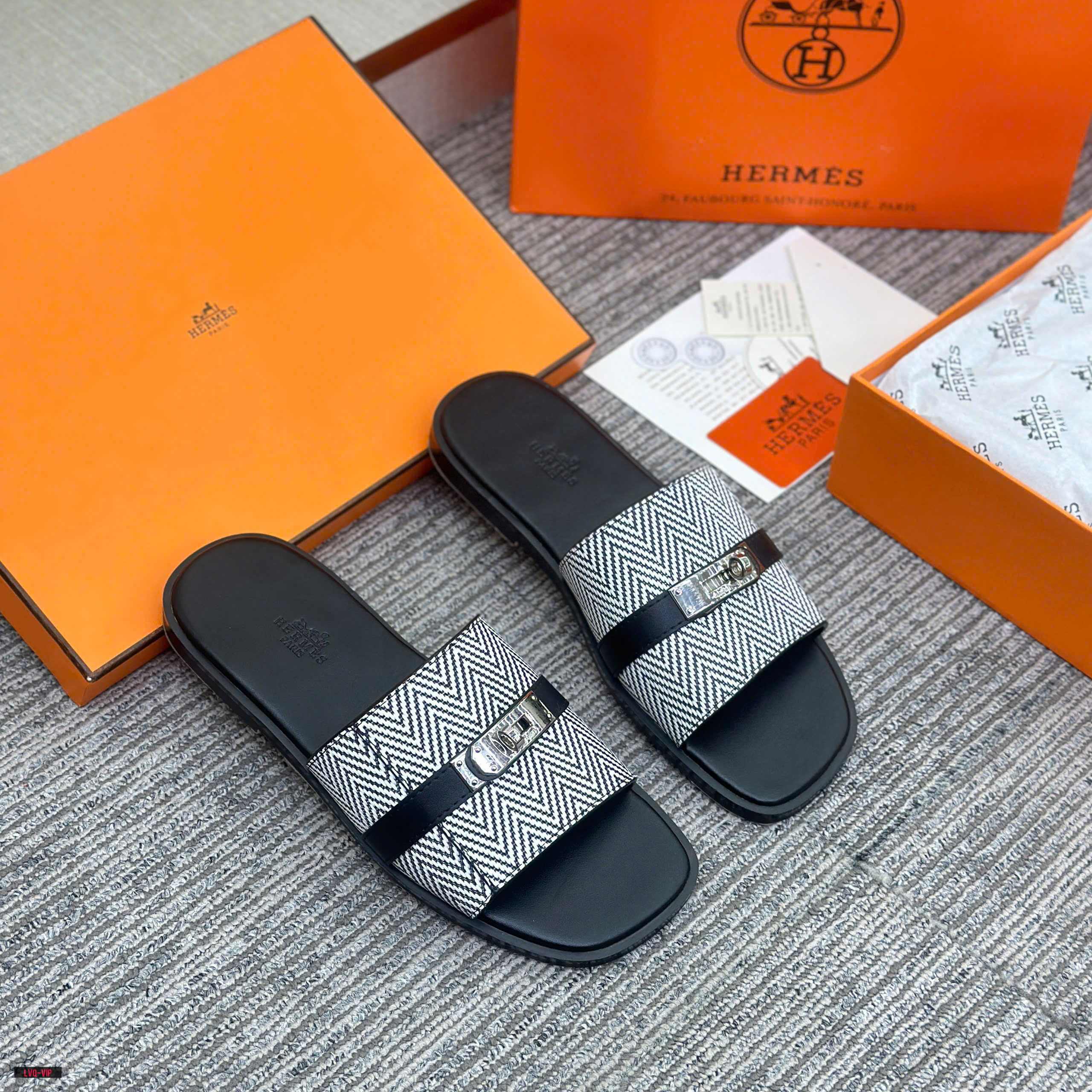 Dép lê Hermes HM mũi  Trâu vân Chiếu Trắng khóa móc Bạc Like Auth 38-43 LVQ