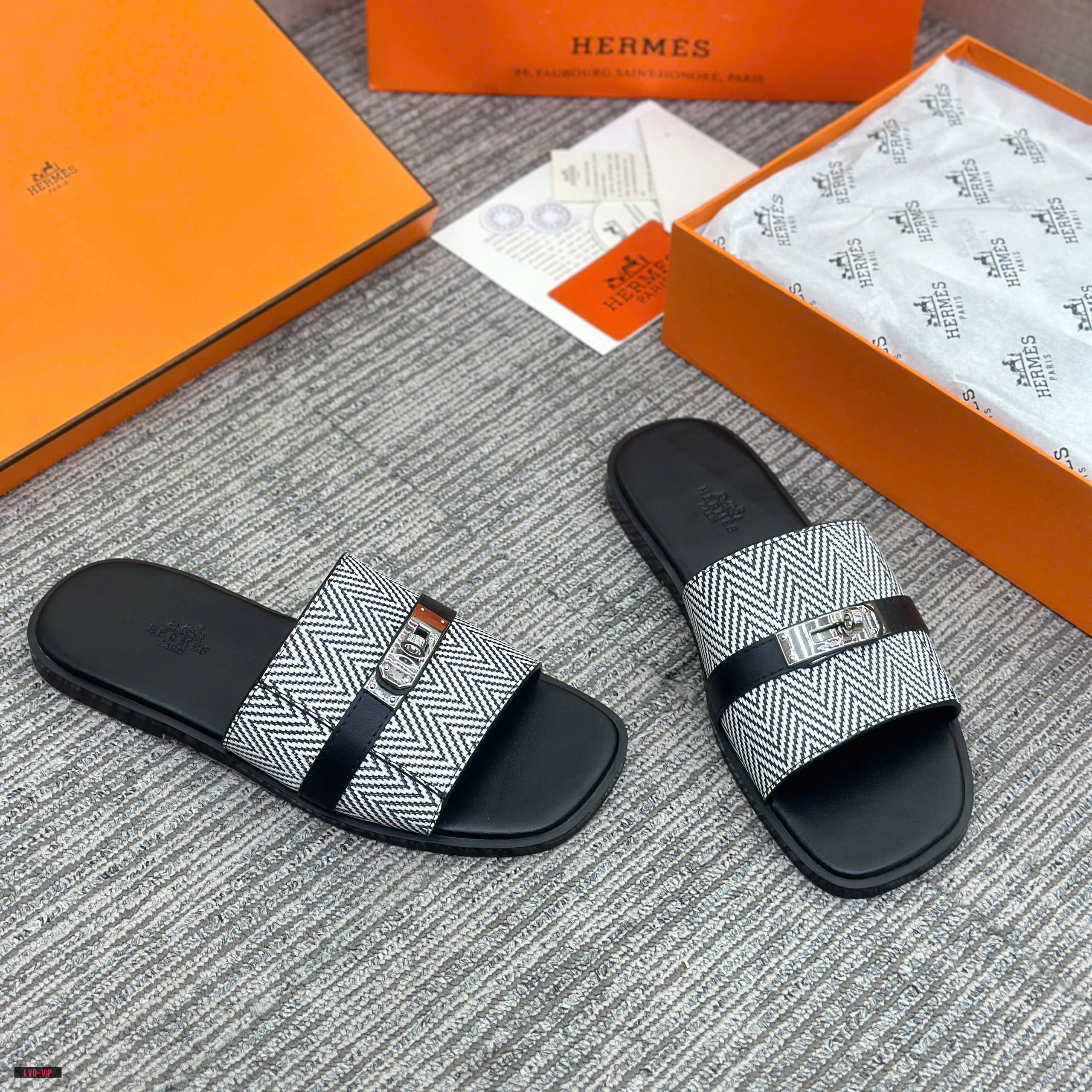 Dép lê Hermes HM mũi  Trâu vân Chiếu Trắng khóa móc Bạc Like Auth 38-43 LVQ