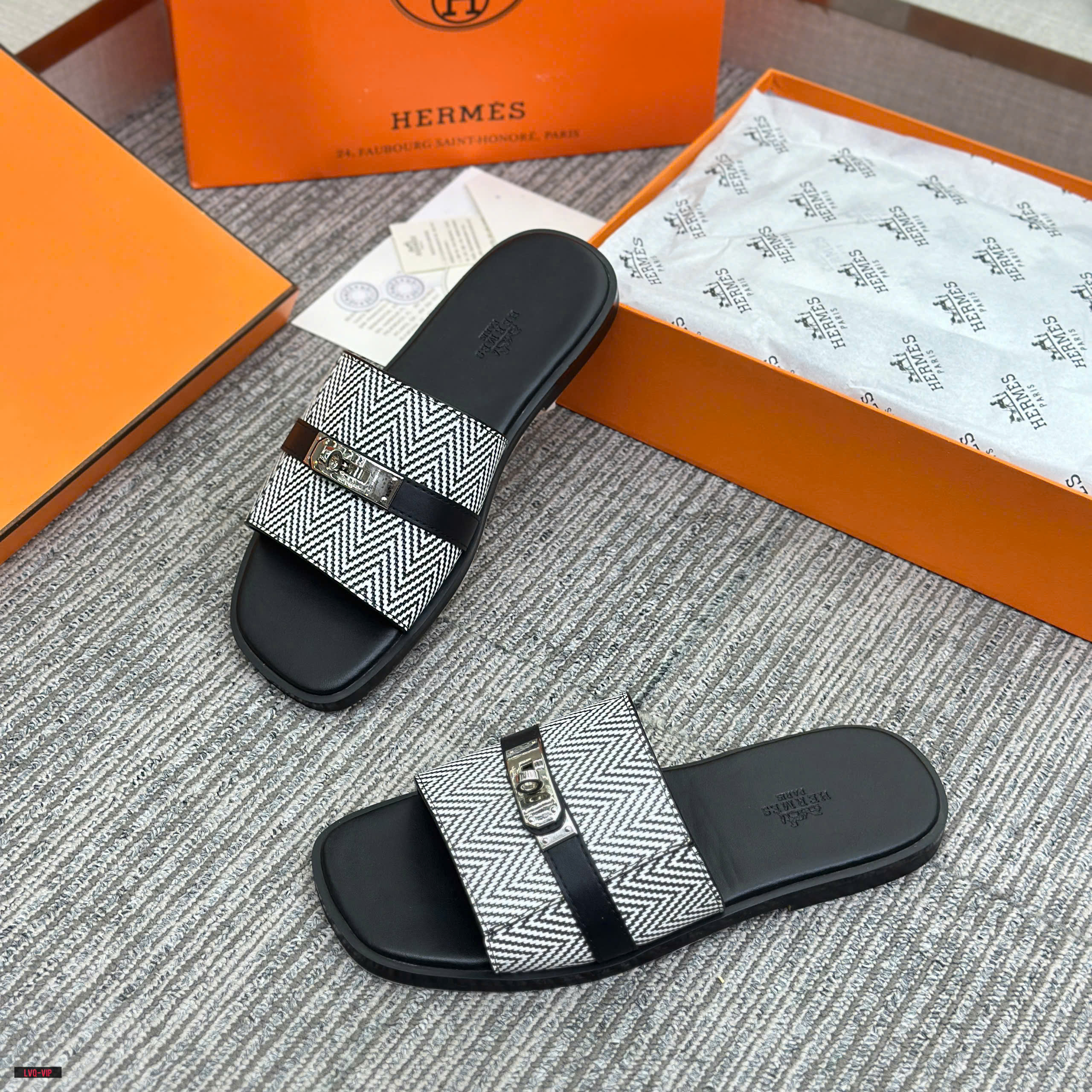 Dép lê Hermes HM mũi  Trâu vân Chiếu Trắng khóa móc Bạc Like Auth 38-43 LVQ