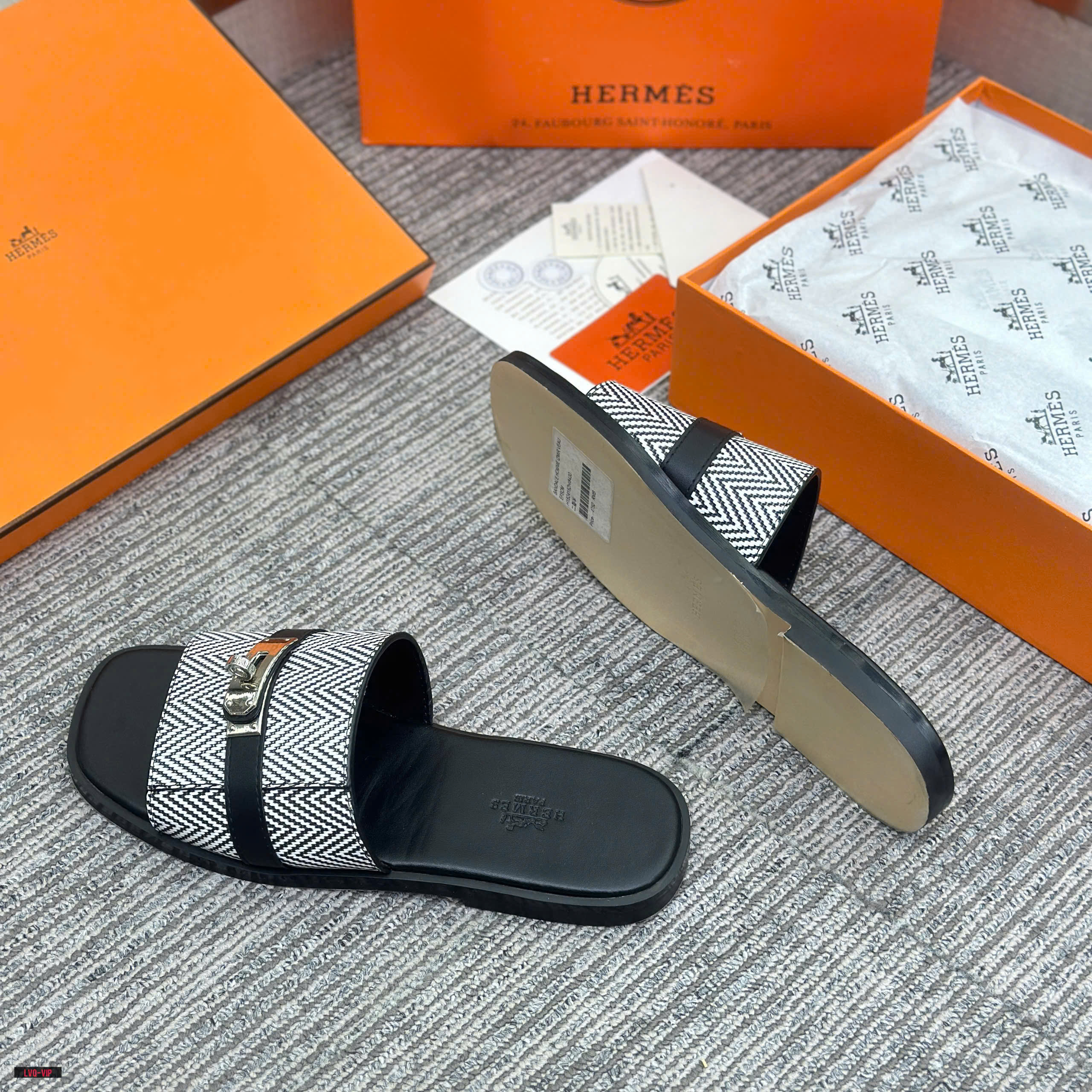 Dép lê Hermes HM mũi  Trâu vân Chiếu Trắng khóa móc Bạc Like Auth 38-43 LVQ