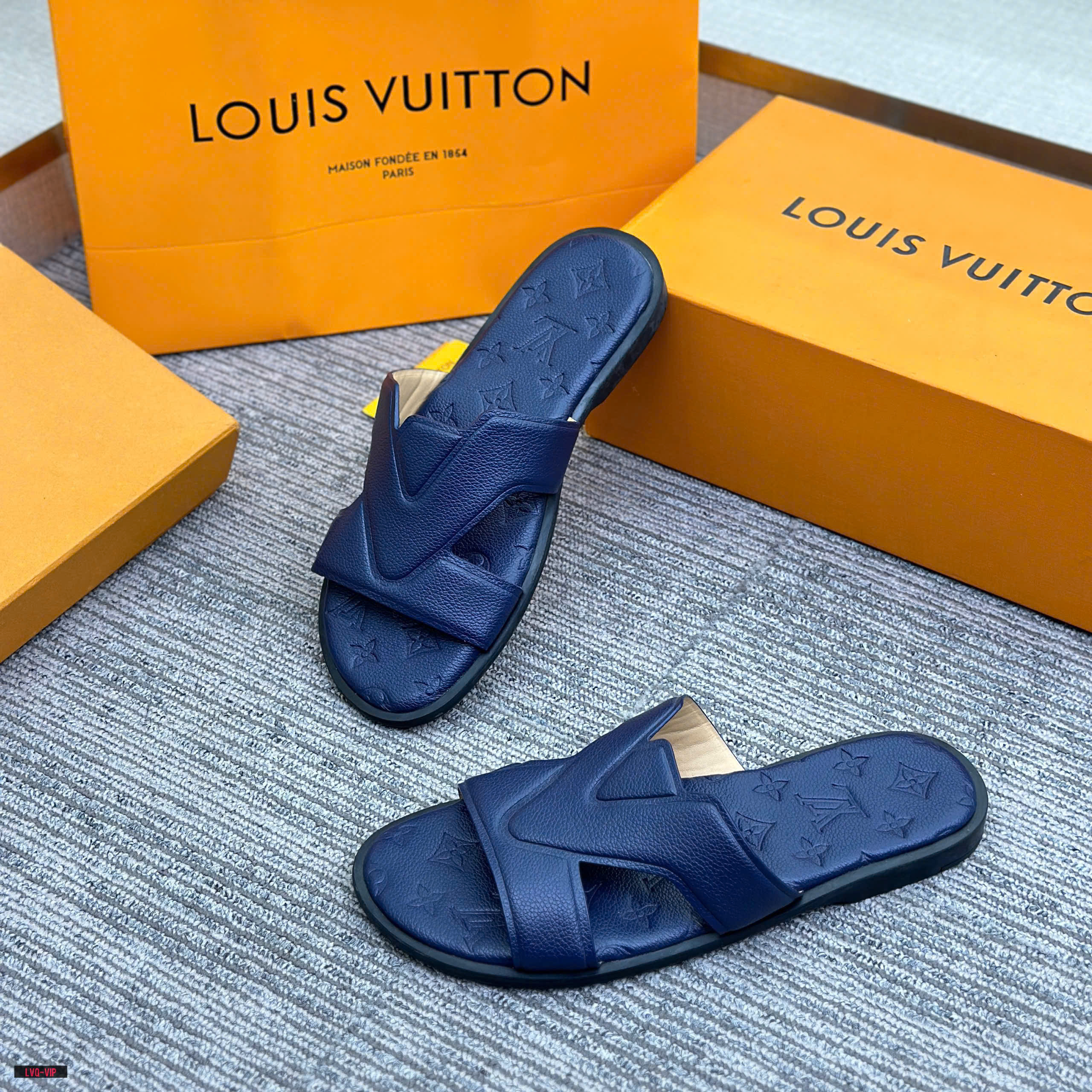 Dép quai chéo Louis Vuitton LV đế khắc monogram vân chìm Like Auth 38-43 LVQ