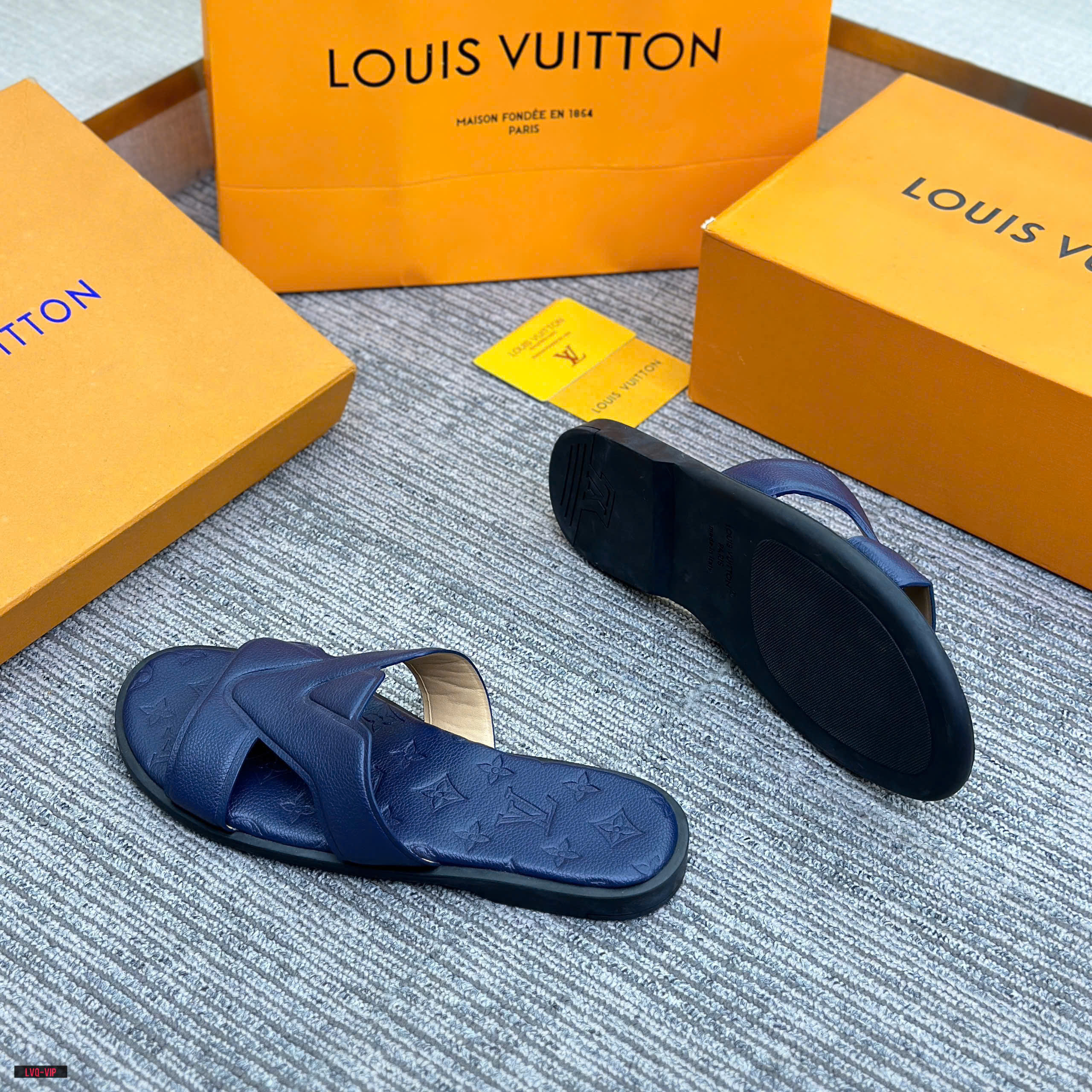 Dép quai chéo Louis Vuitton LV đế khắc monogram vân chìm Like Auth 38-43 LVQ