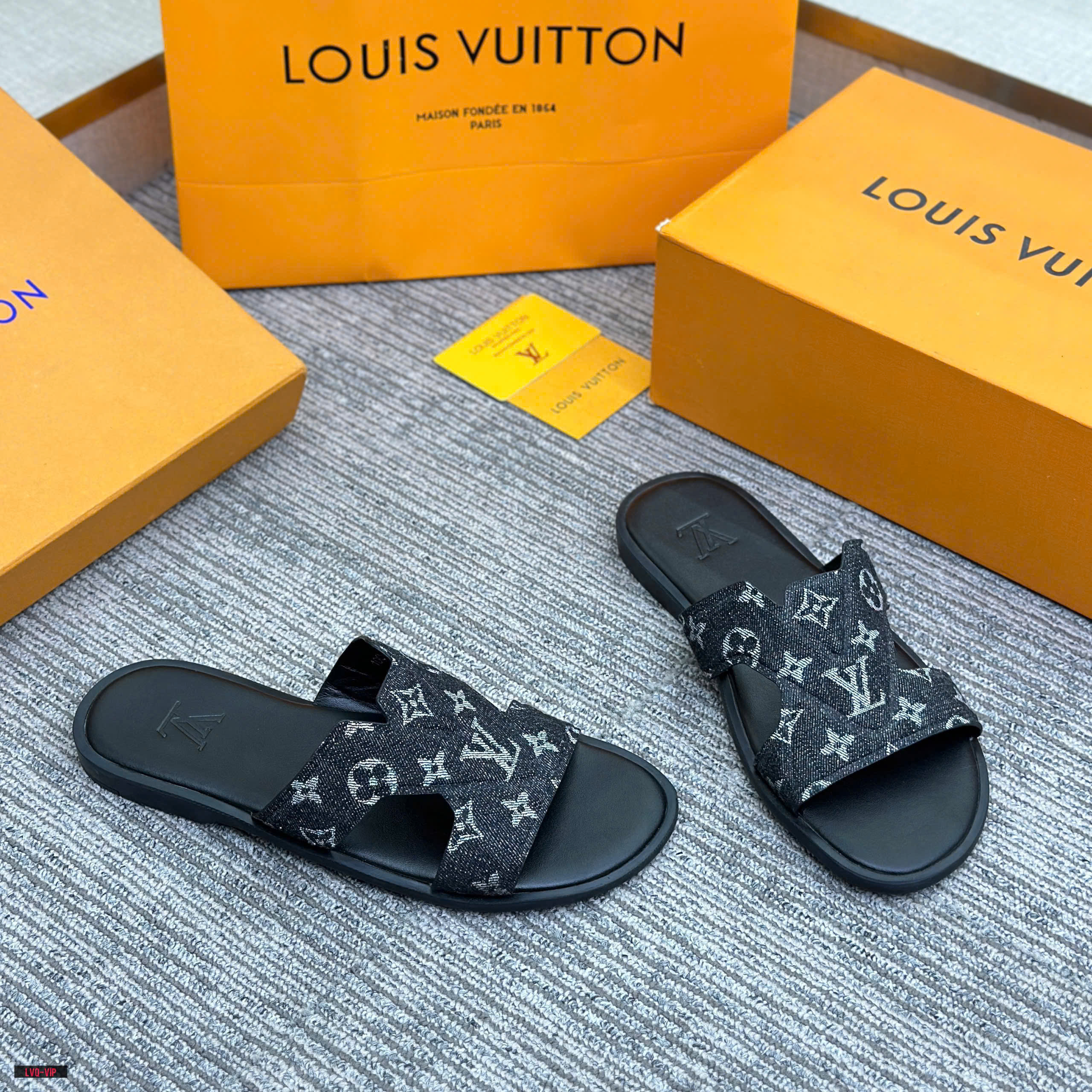 Dép quai chéo Louis Vuitton LV Đen họa tiết monogram Trắng Like Auth 38-43 LVQ