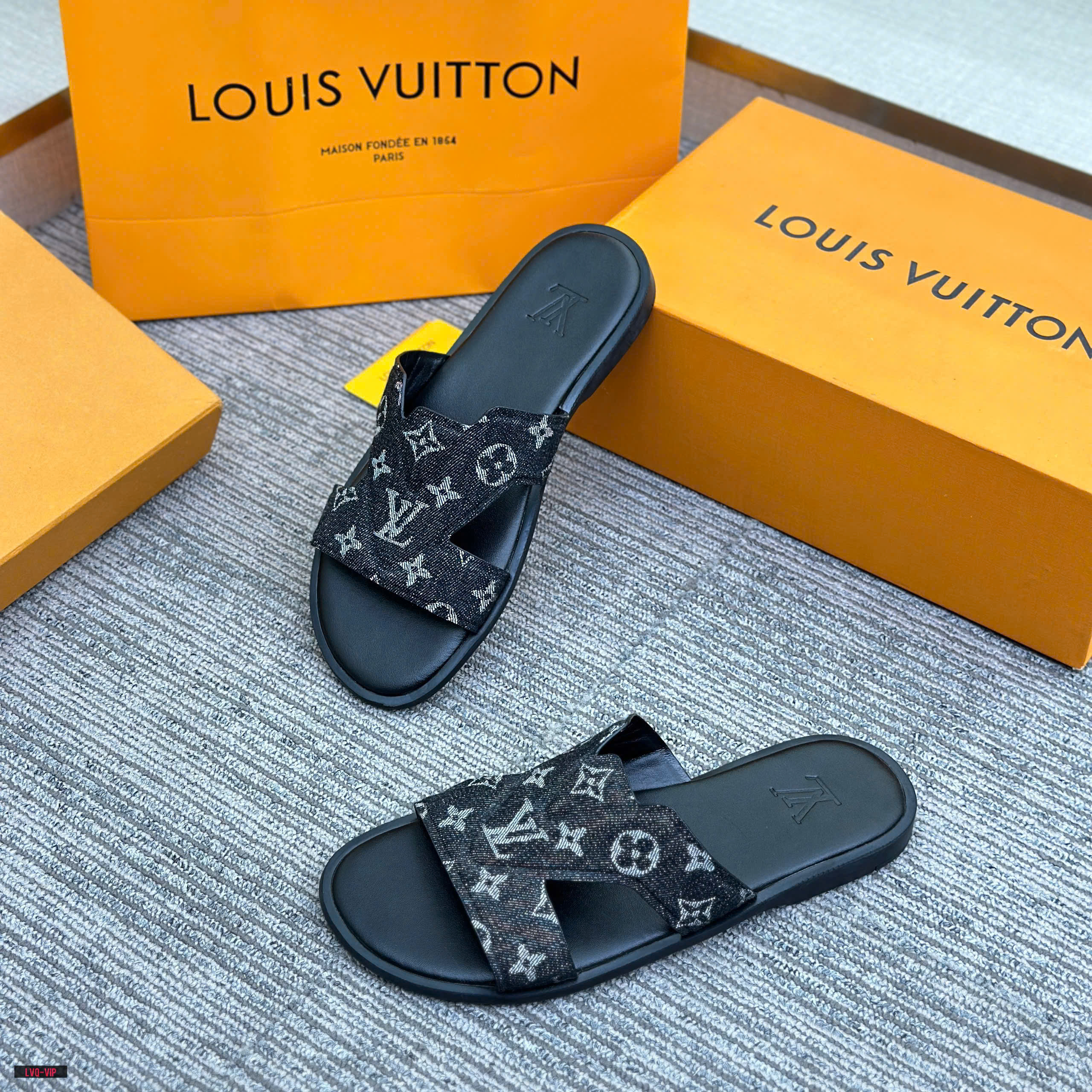 Dép quai chéo Louis Vuitton LV Đen họa tiết monogram Trắng Like Auth 38-43 LVQ