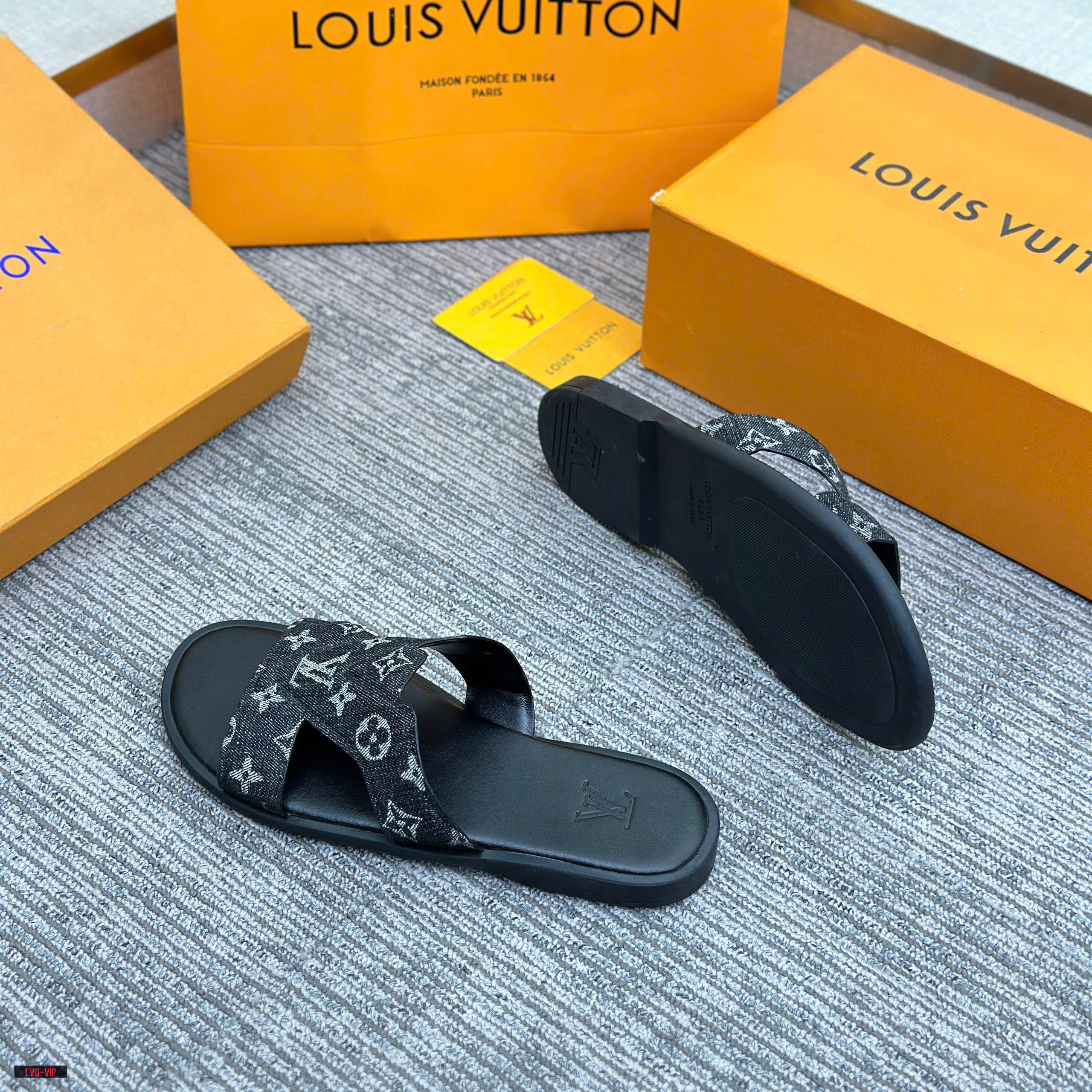Dép quai chéo Louis Vuitton LV Đen họa tiết monogram Trắng Like Auth 38-43 LVQ