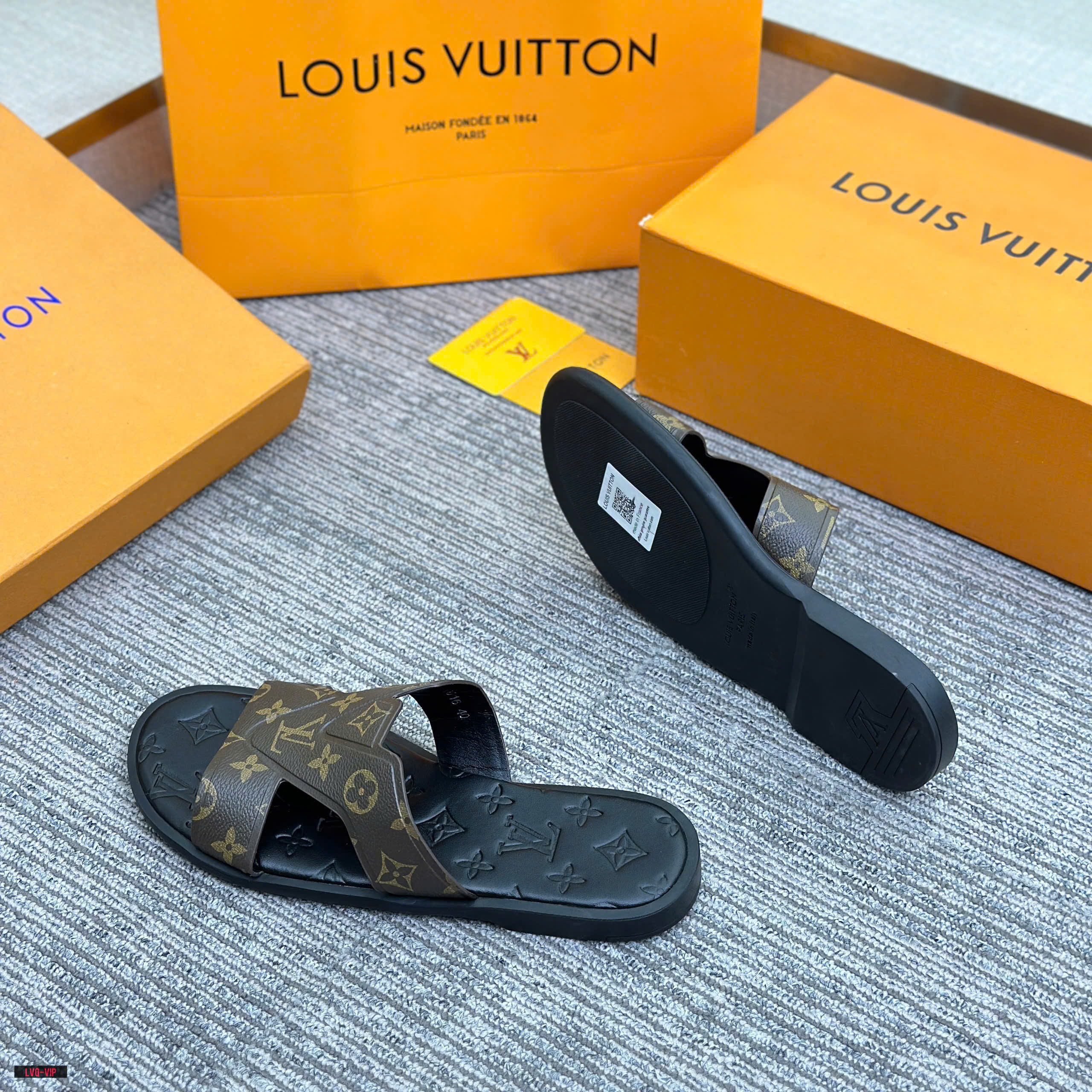 Dép quai chéo Louis Vuitton LV monogram đế khắc vân chìm Like Auth 38-43 LVQ