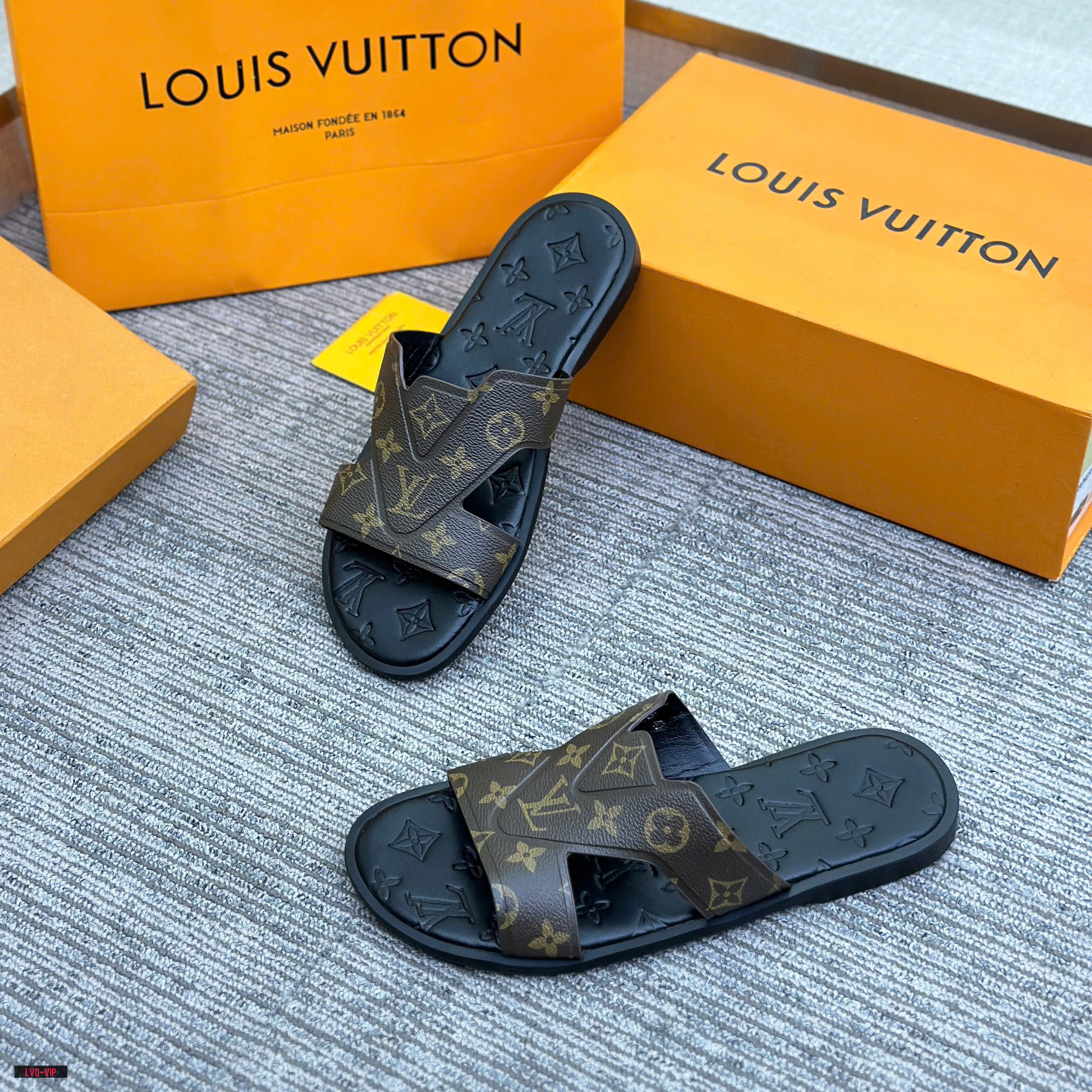 Dép quai chéo Louis Vuitton LV monogram đế khắc vân chìm Like Auth 38-43 LVQ