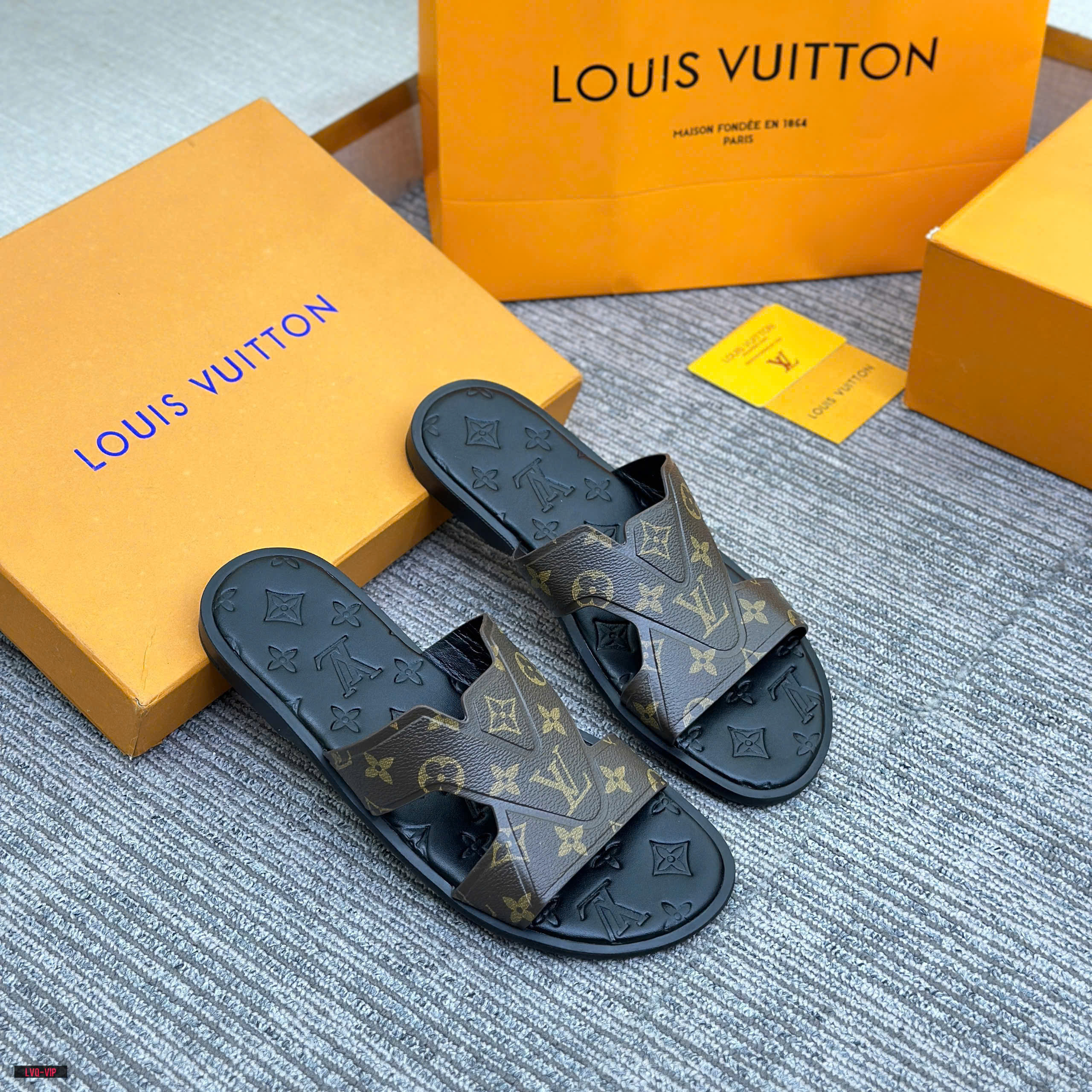 Dép quai chéo Louis Vuitton LV monogram đế khắc vân chìm Like Auth 38-43 LVQ