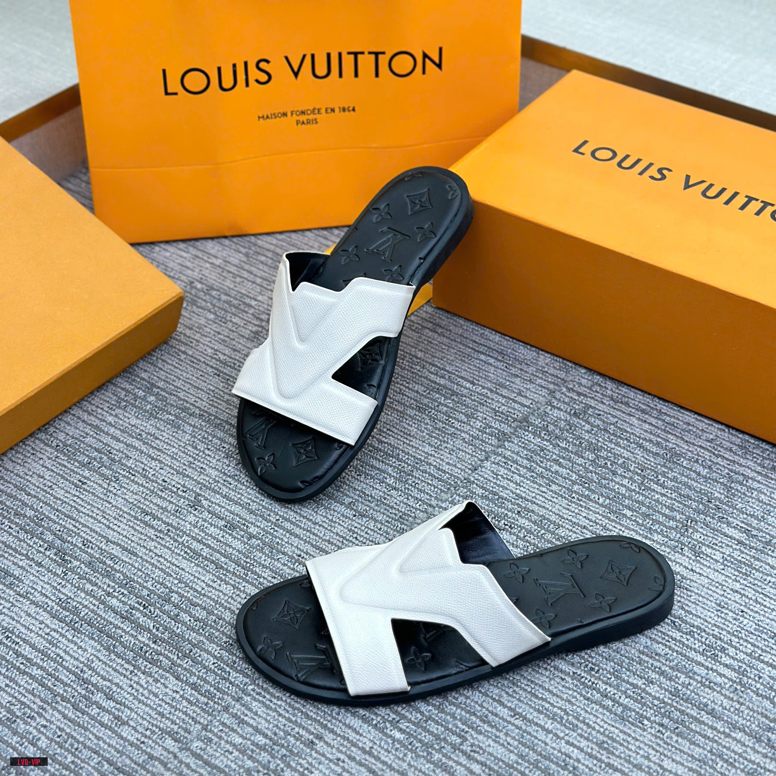 Dép quai chéo Louis Vuitton LV quai Trắng đế khắc vân chìm Like Auth 38-43 LVQ