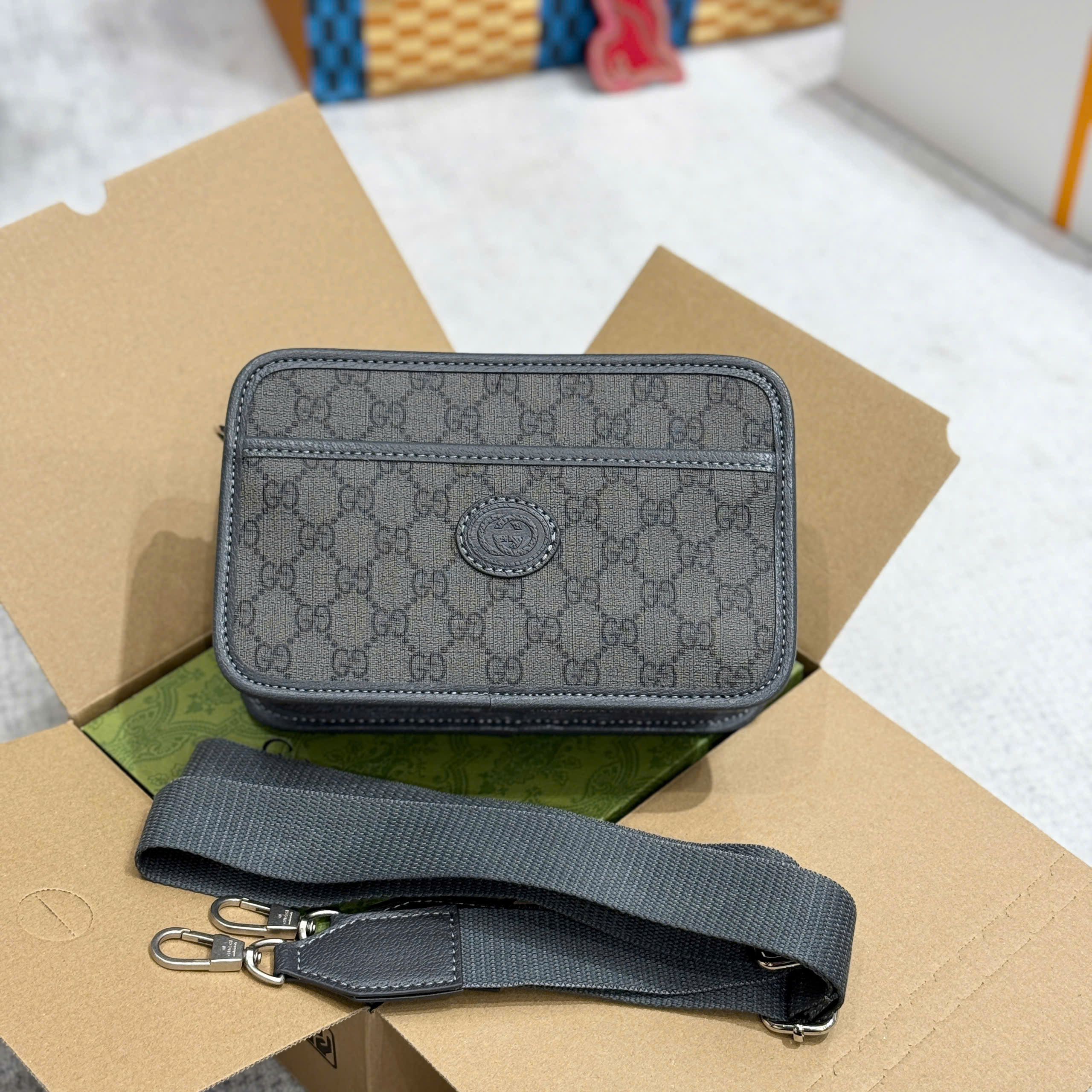 Túi đeo chéo Gucci GC Mini Bag with Interlocking G monogram tag da Like Auth 23x14x7 PLD