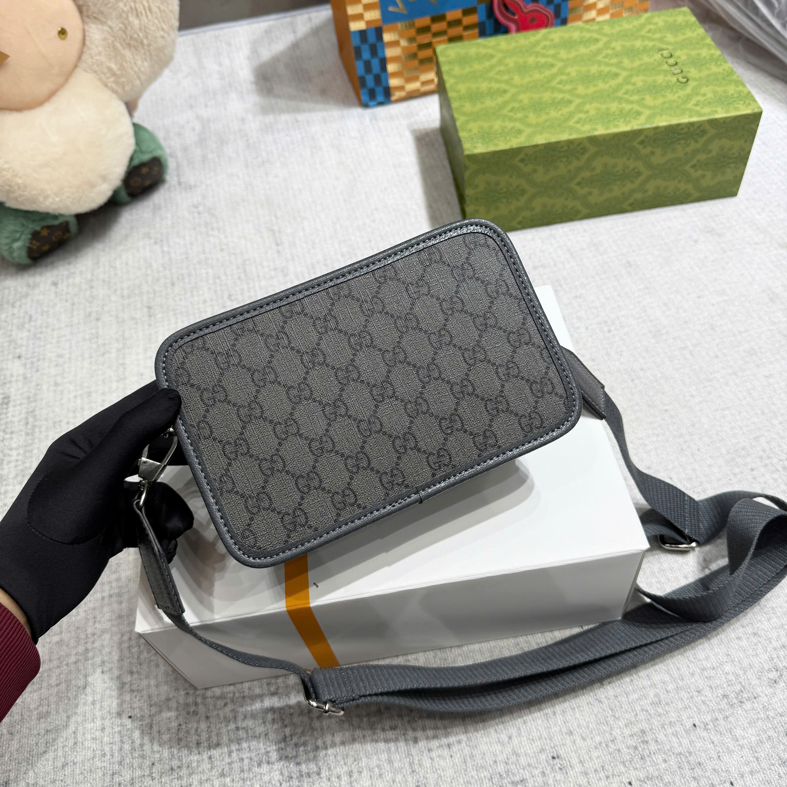 Túi đeo chéo Gucci GC Mini Bag with Interlocking G monogram tag da Like Auth 23x14x7 PLD