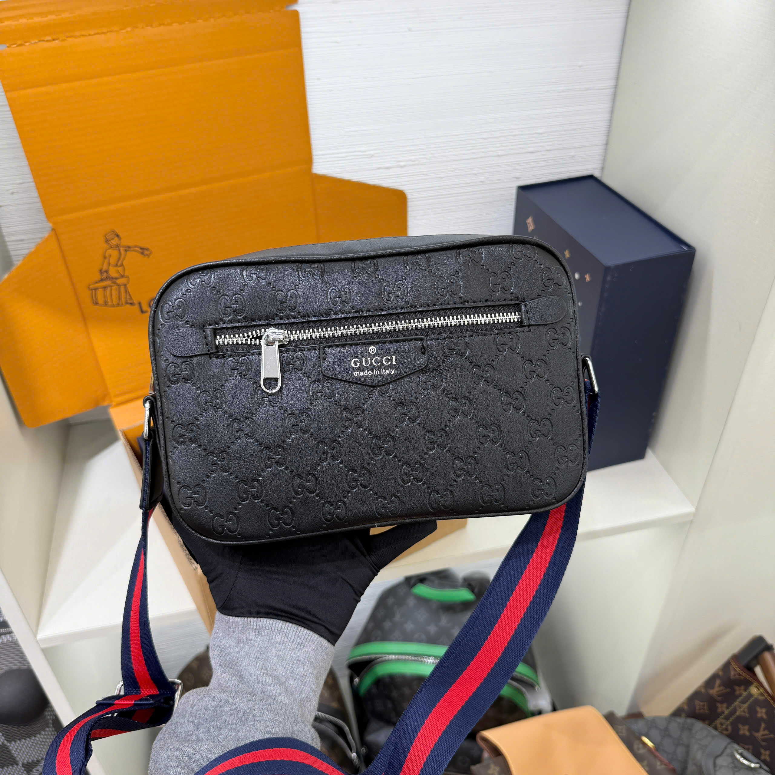 Túi đeo chéo Gucci GC monogram tag da Like Auth 25x17x6 PLD