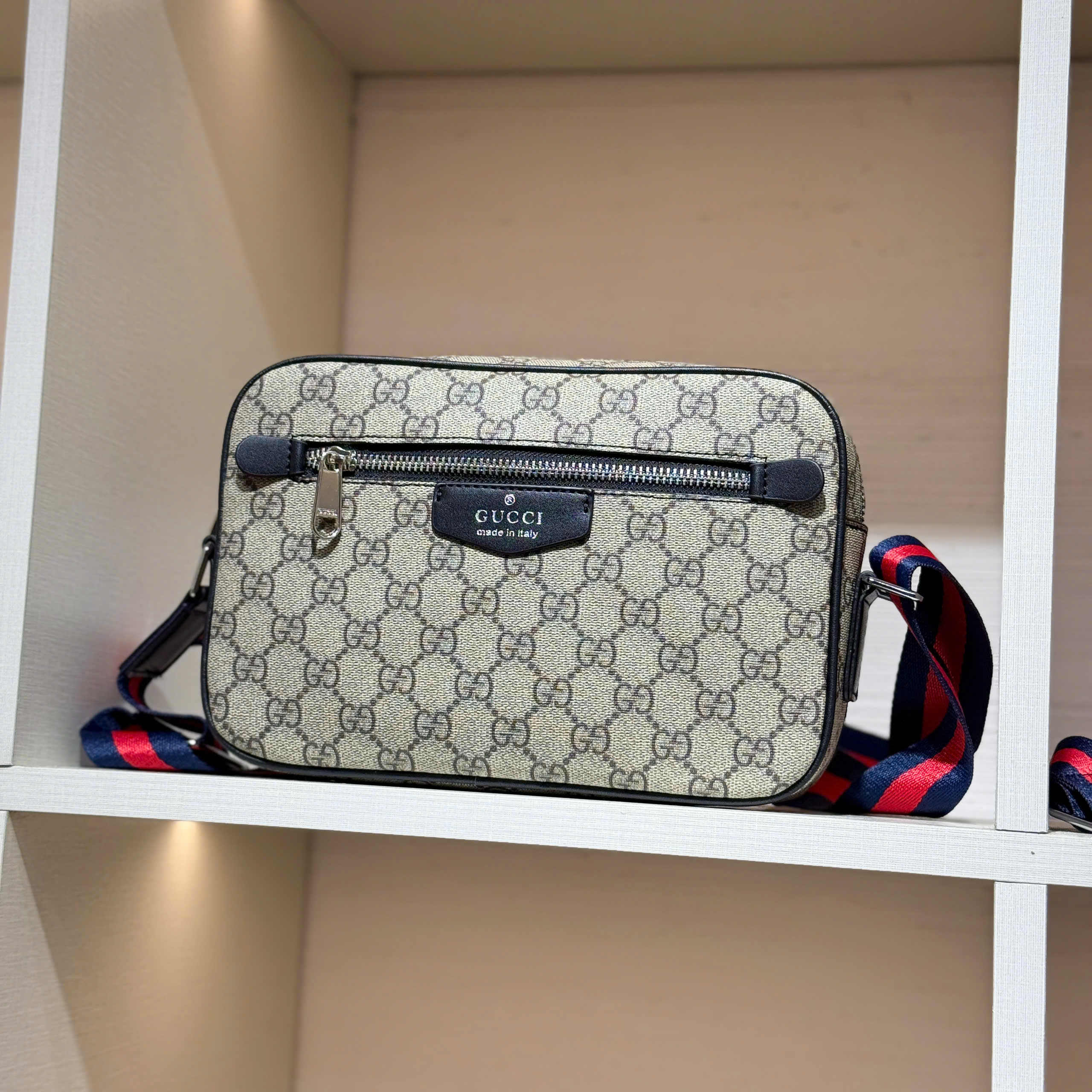 Túi đeo chéo Gucci GC monogram tag da Like Auth 25x17x6 PLD