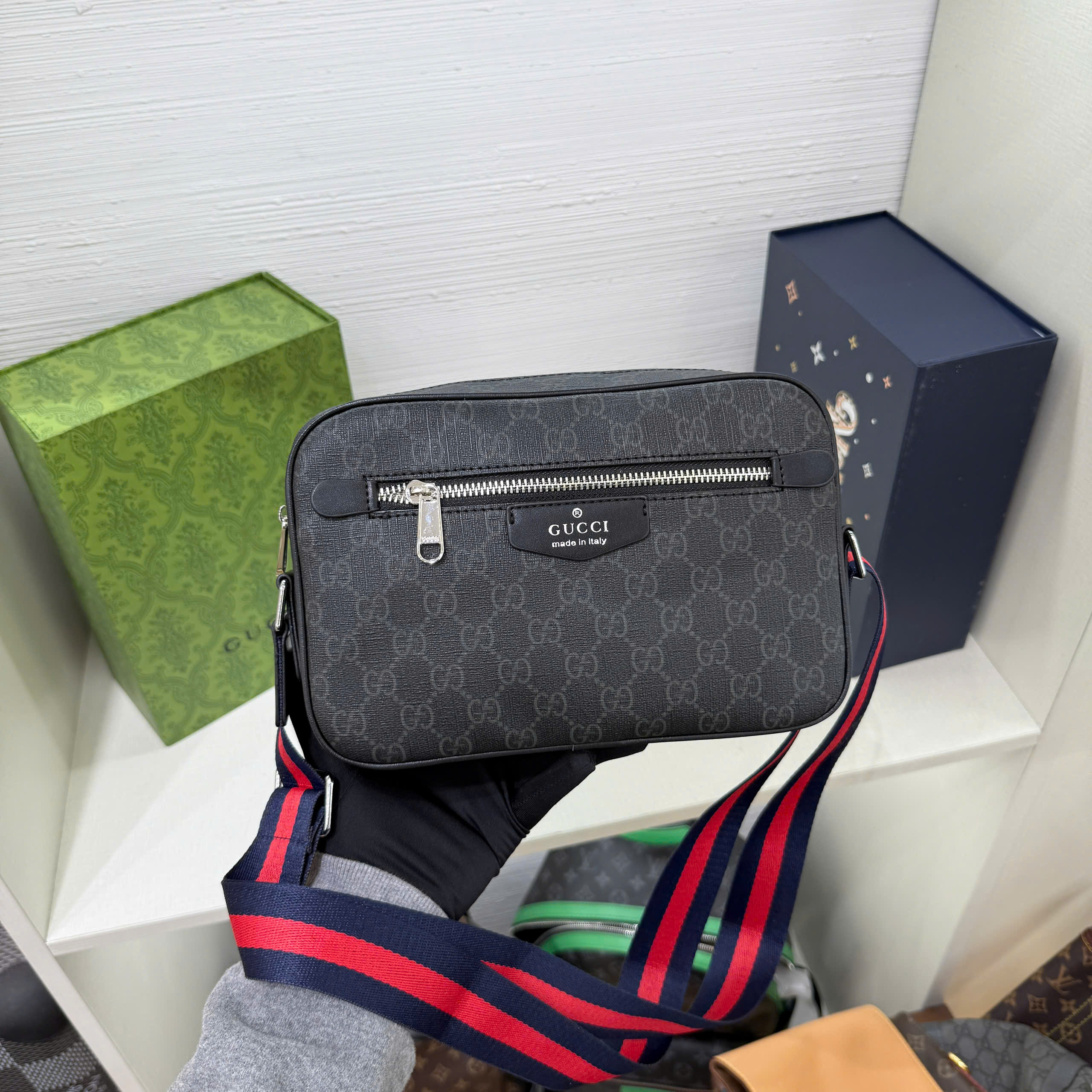 Túi đeo chéo Gucci GC monogram tag da Like Auth 25x17x6 PLD