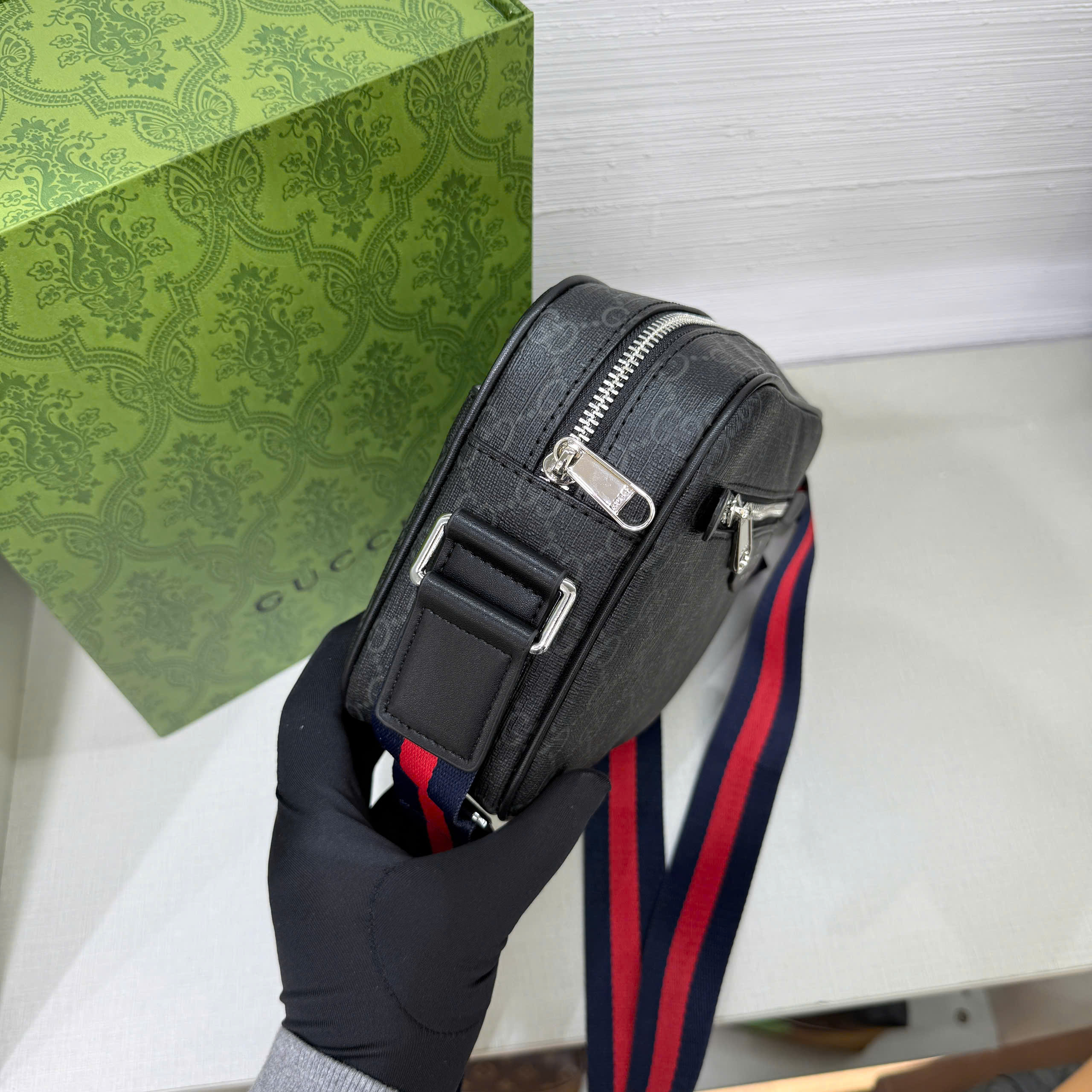 Túi đeo chéo Gucci GC monogram tag da Like Auth 25x17x6 PLD