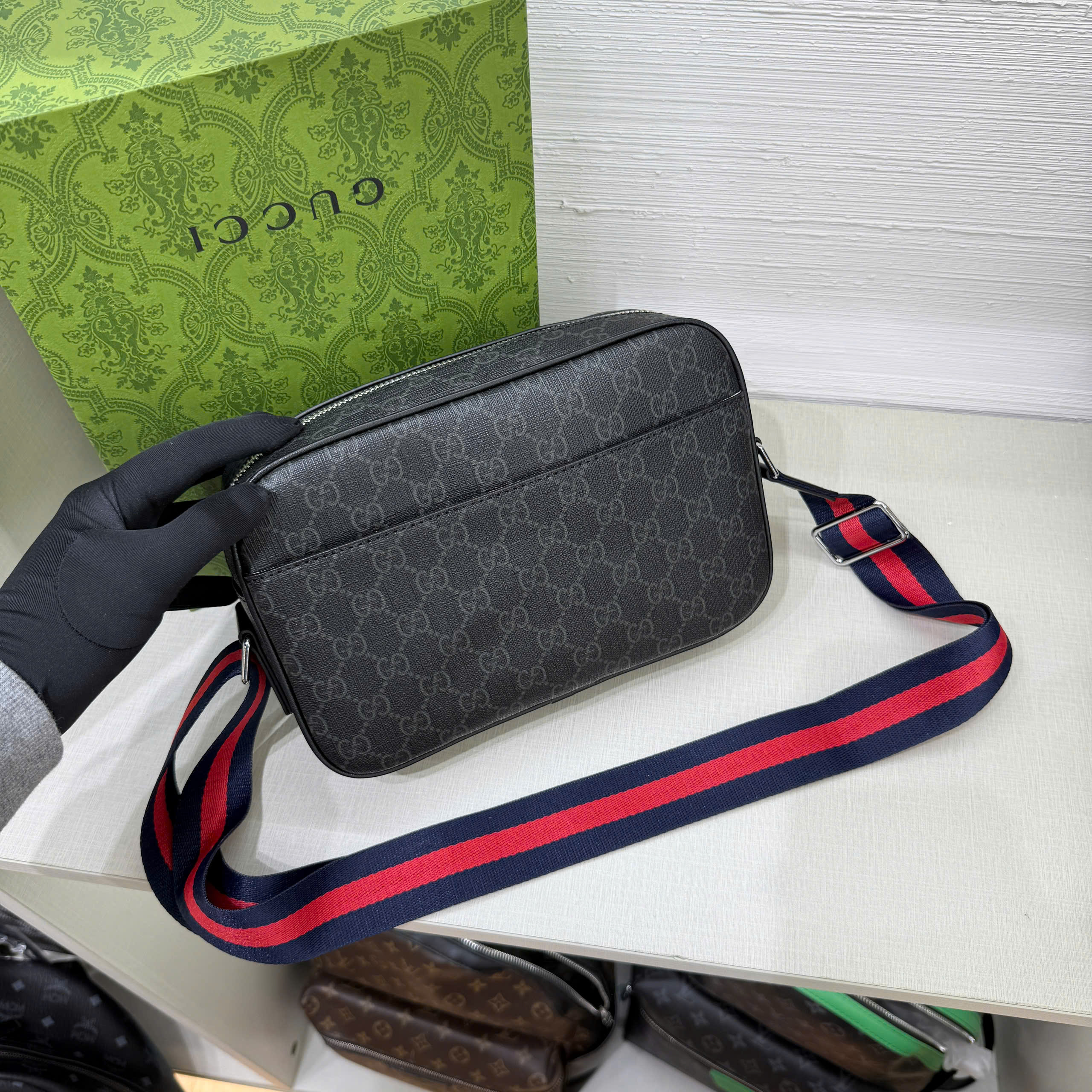 Túi đeo chéo Gucci GC monogram tag da Like Auth 25x17x6 PLD