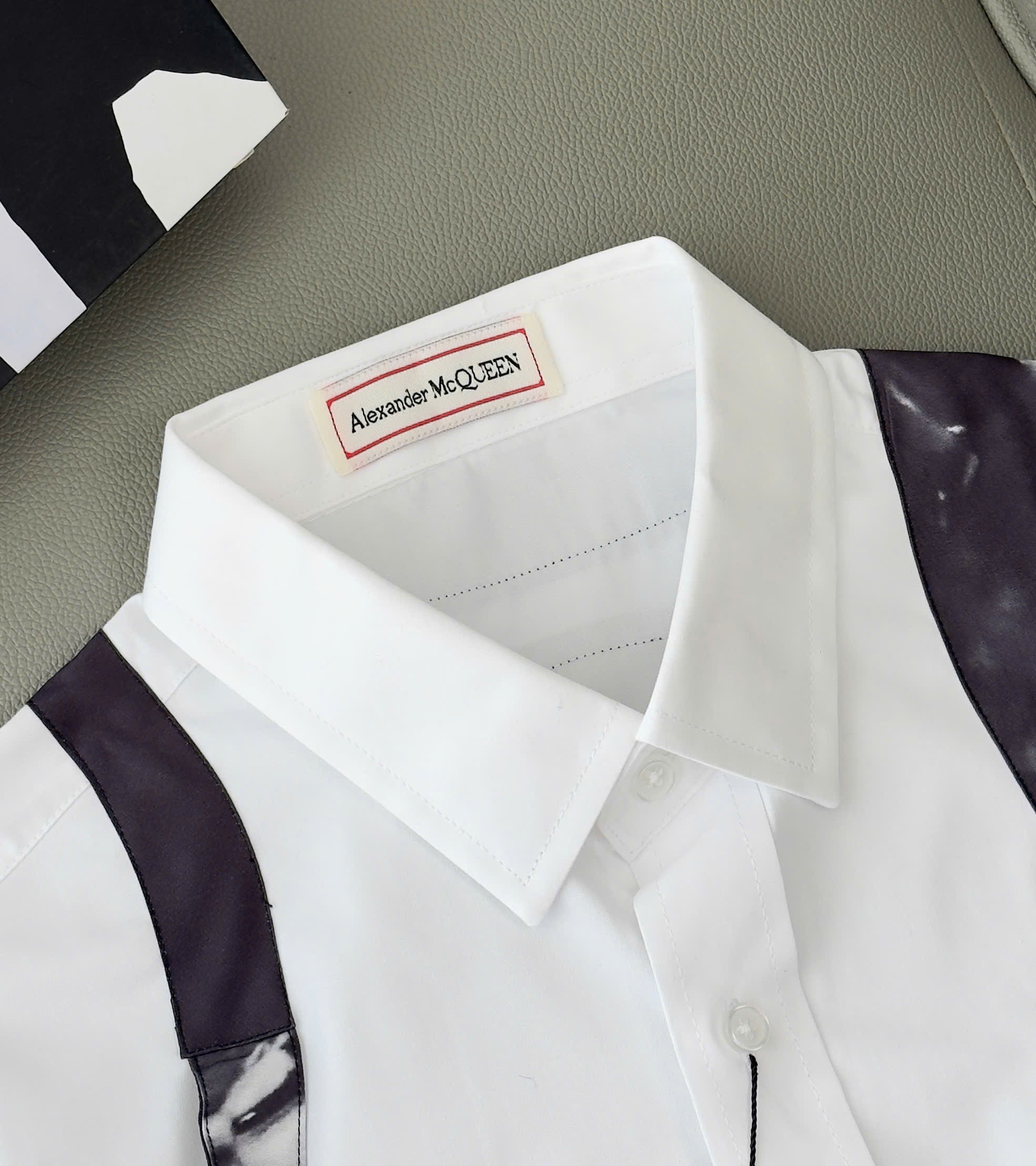 Áo sơ mi cộc tay Mcqueen MCQ Trắng phối viền nách Like  Auth 38-41 DDT